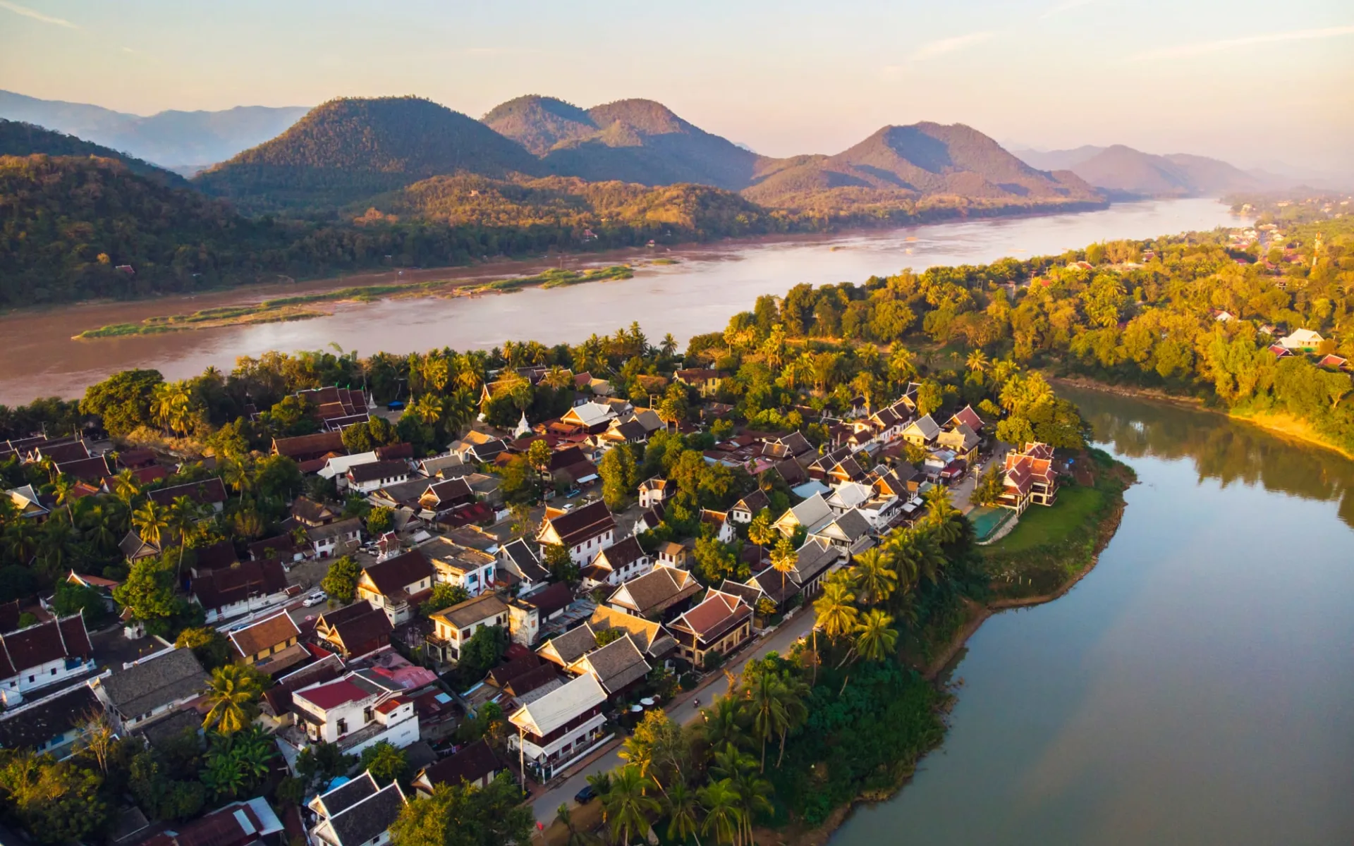 Laos Intensiv ab Vientiane: Aerial view of Luang Prabang