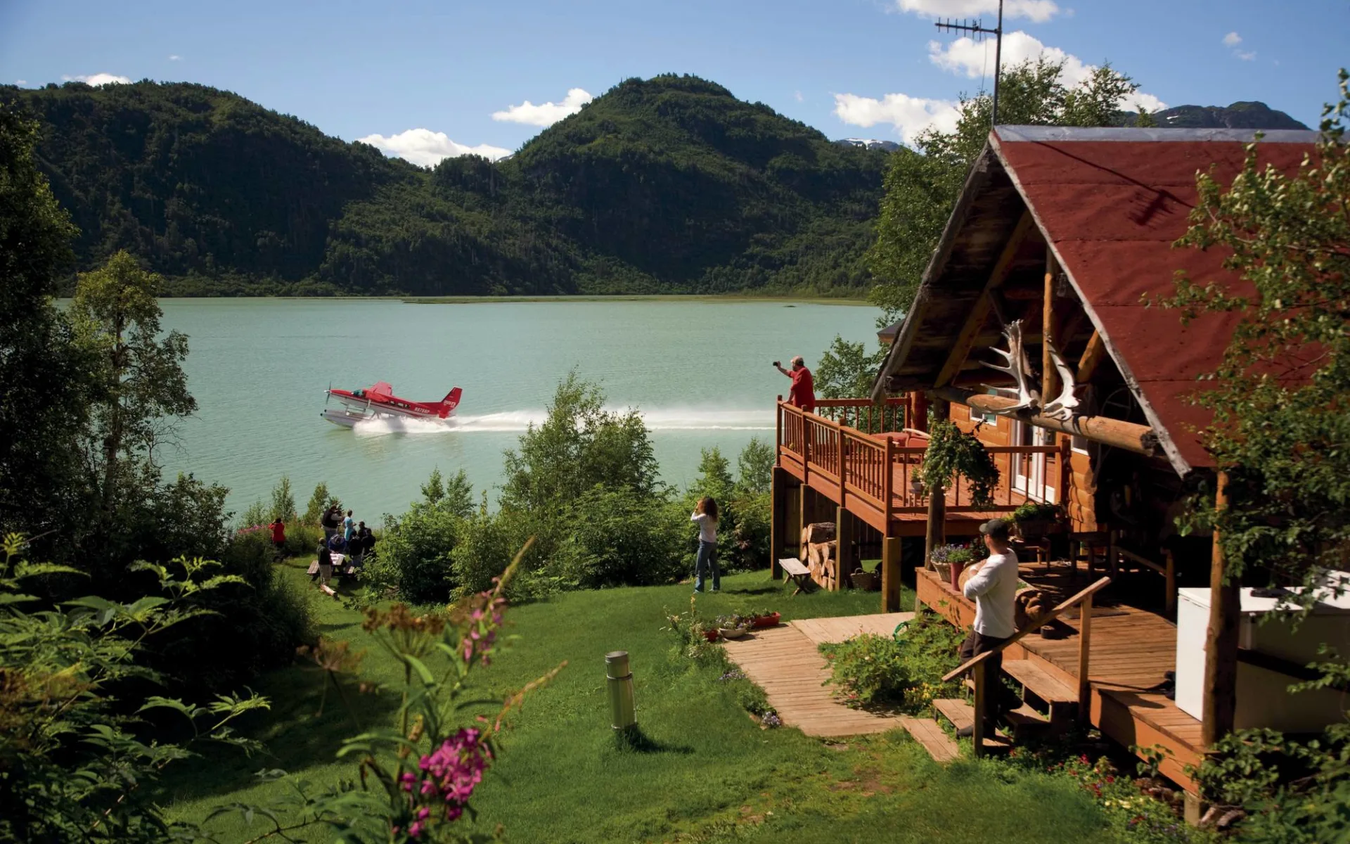 Bärenbeobachtung Redoubt Bay Lodge 3 Tage ab Anchorage: Alaska - Redoubt Bay Lodge - Hauptgebäude