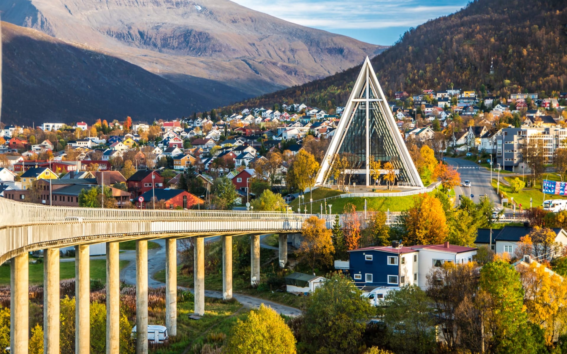 Rosinenpicker - Skandinavische Highlights ab Stockholm: Arktische Kathedrale in Tromso City im Norden