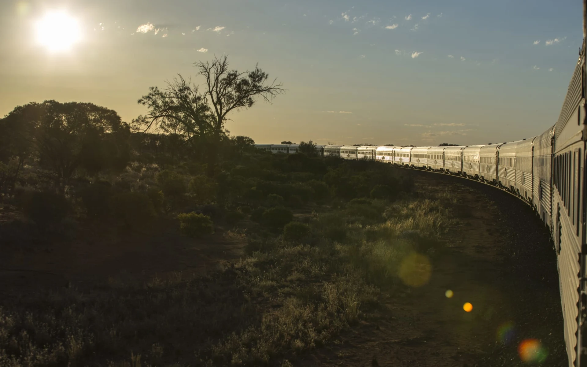 Indian Pacific von Adelaide nach Sydney: Australien - Bahnreisen - Indian Pacific mit Sonne