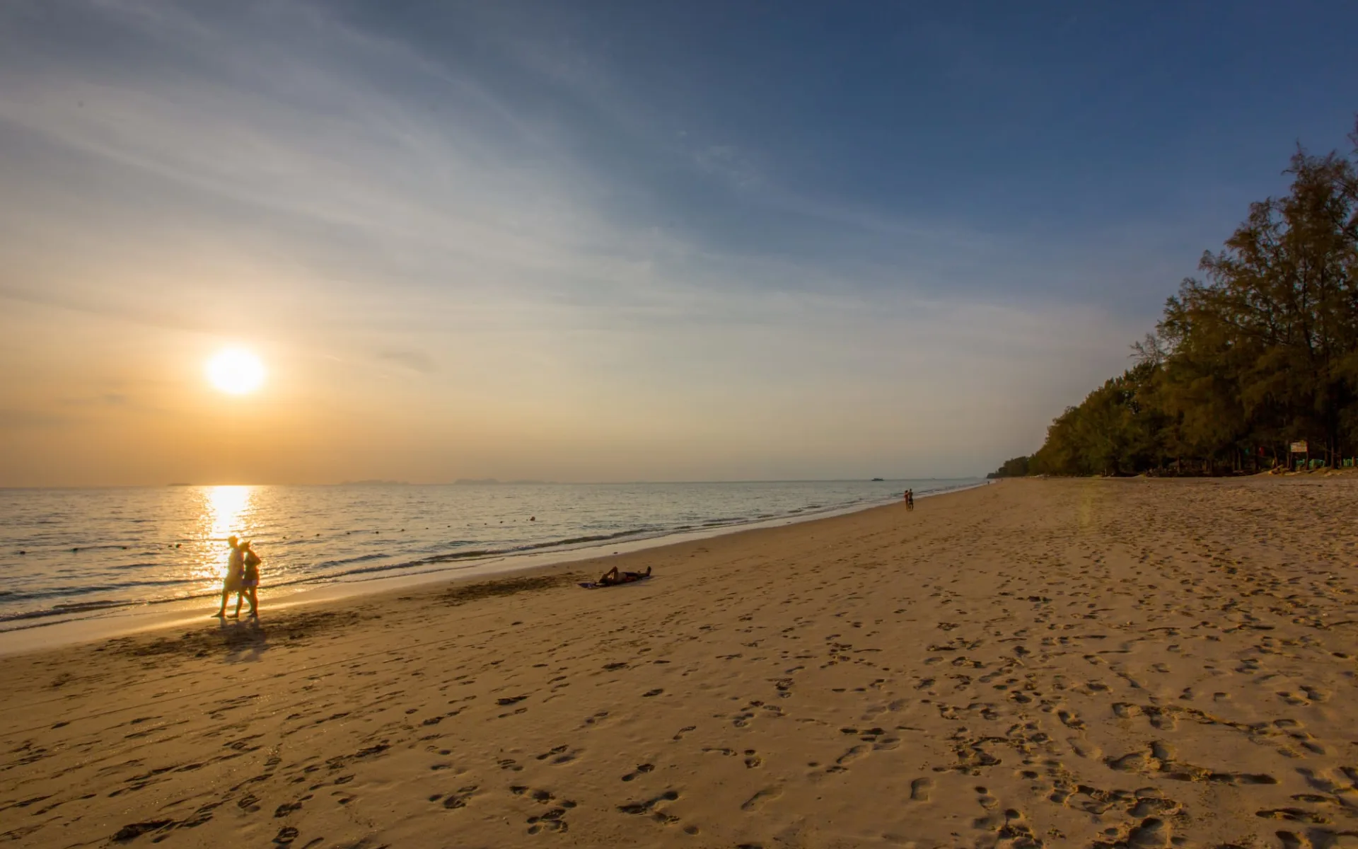 Lanta Casuarina Beach Resort in Ko Lanta: Beach