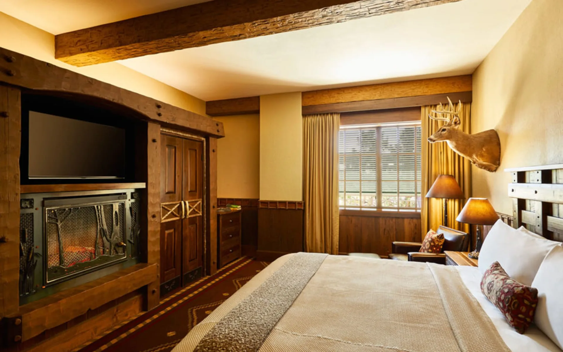 The Big Cypress Lodge in Memphis: Big Cypress_Room website