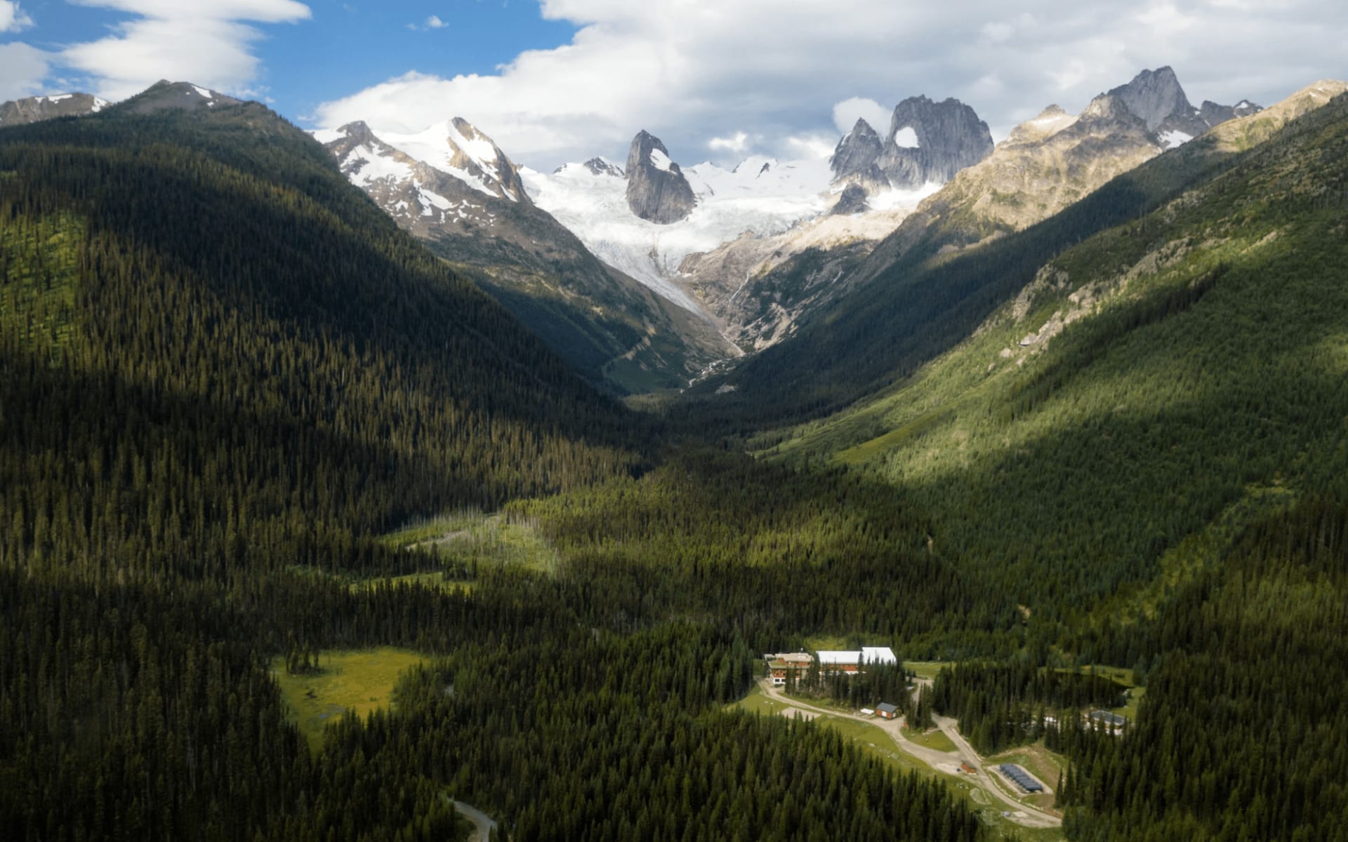 CMH Bugaboos Lodge in Parson: Bugaboos_Aerial