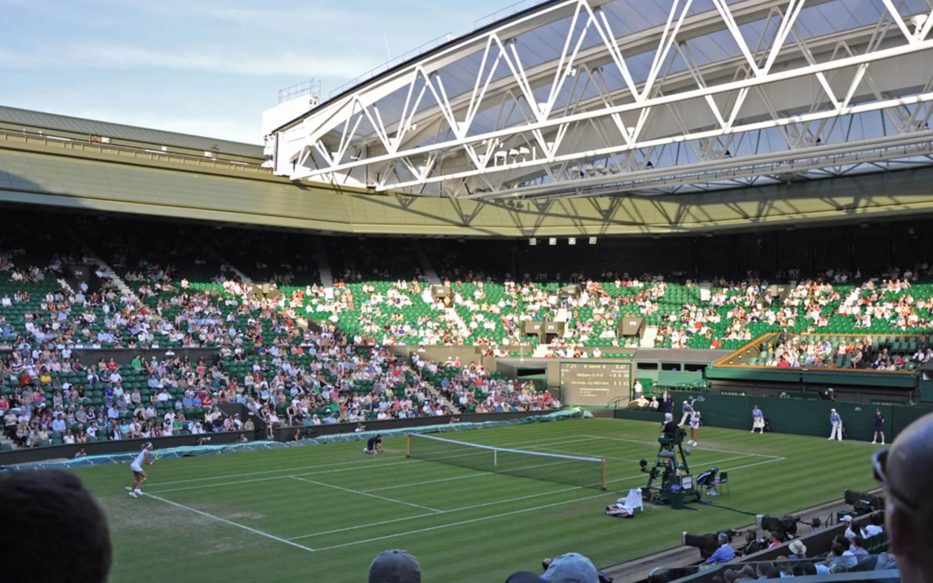 Wimbledon ab London: Centre_Court_roof_Copyright Albert Lee