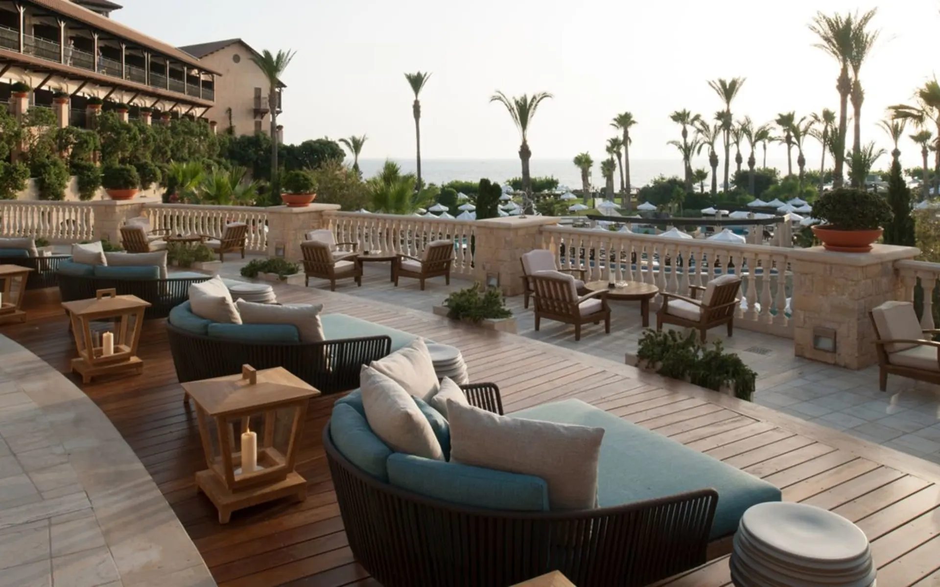 Badeferien im Hotel Elysium ab Paphos: Elysium_Sunset-Terrace-1