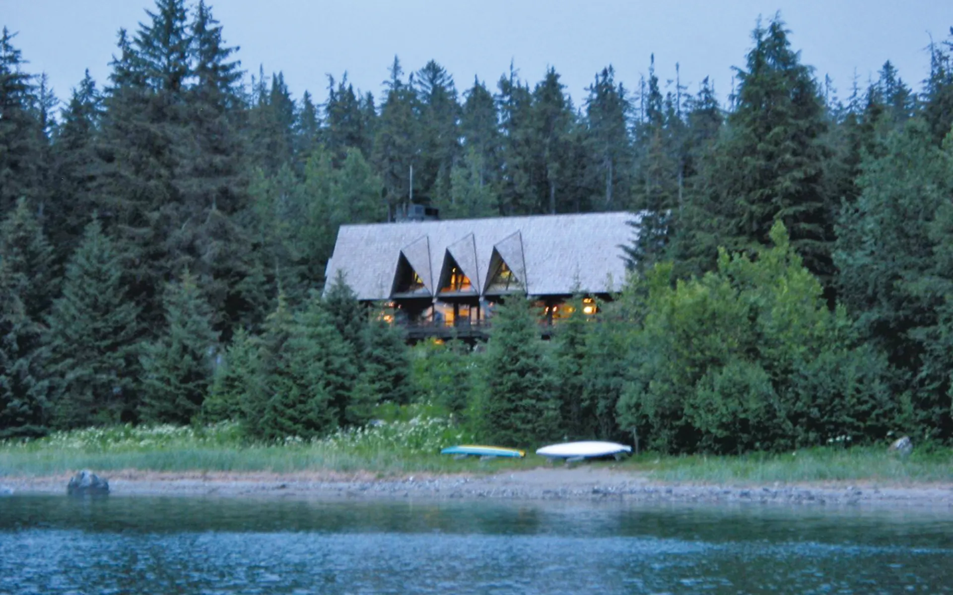 Glacier Bay Lodge in Glacier Bay National Park:  2011_084_01_glacier bay lodge