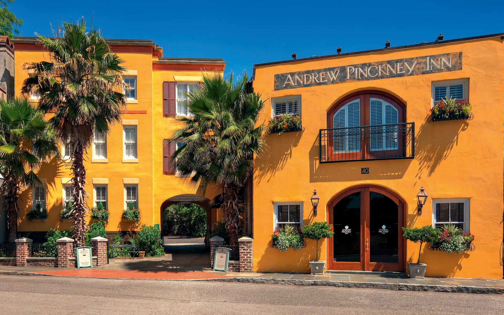 Andrew Pinckney Inn in Charleston: exterior andrew pinchney inn gelbes haus strassensicht