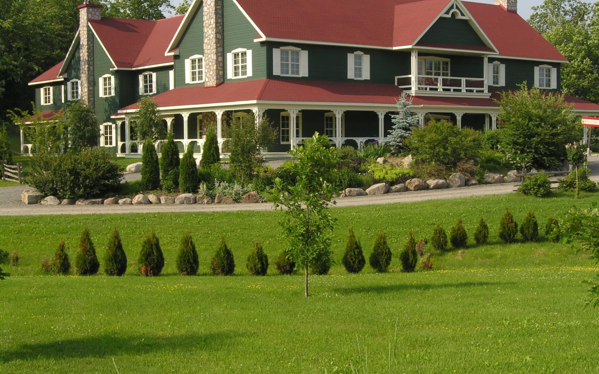 Le Baluchon Eco Resort in Saint Paulin: Auberge Le Baluchon_Summer