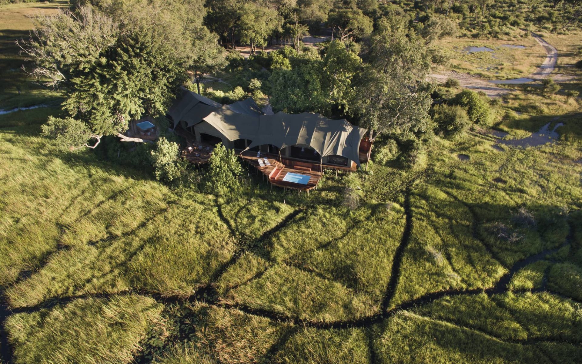 Duba Plains Suite in Okavango Delta:  Duba Plains Suite - Aussenansicht auf Villa c Great Plains