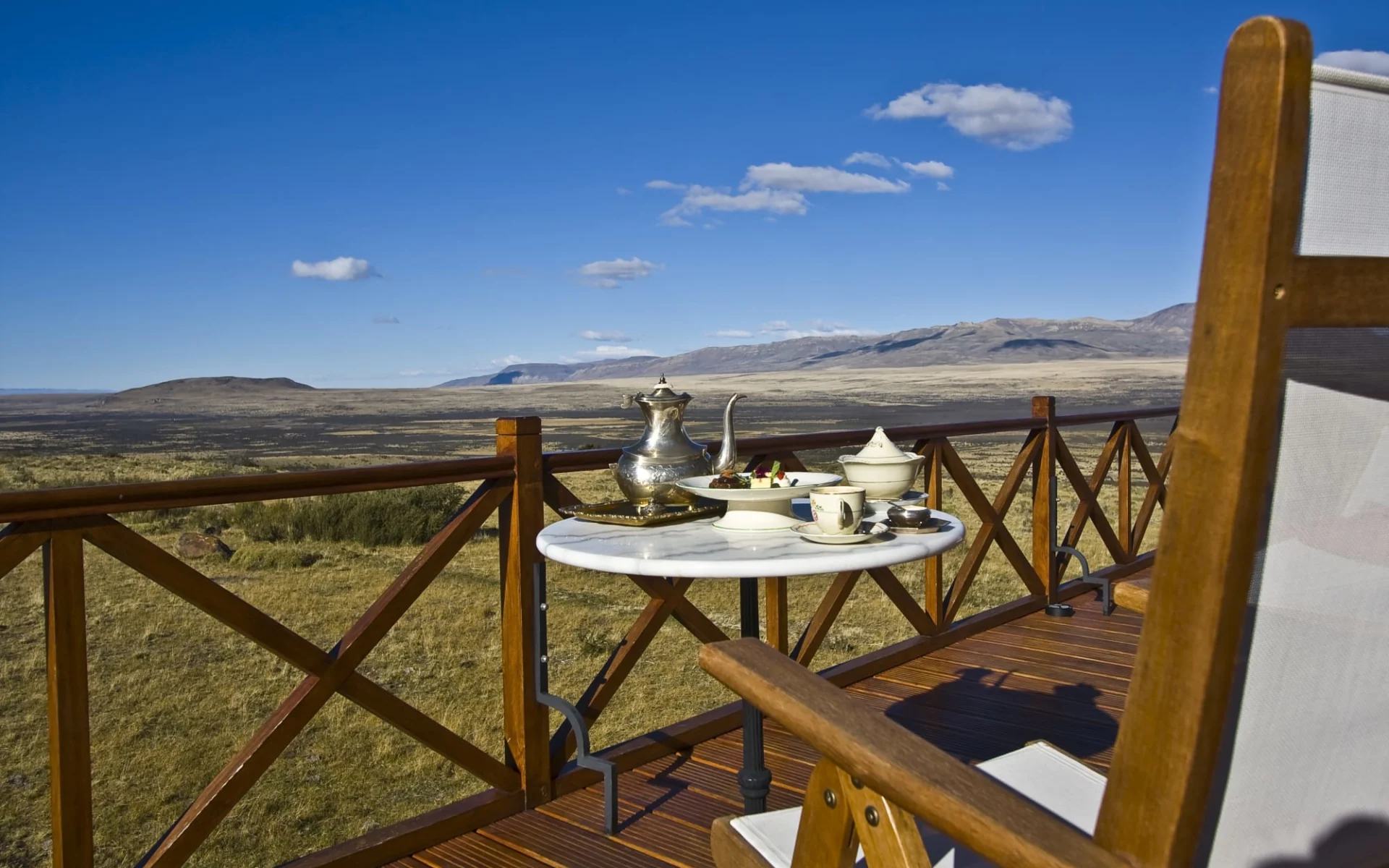 Eolo Hotel Patagonia in El Calafate:  Eolo deck