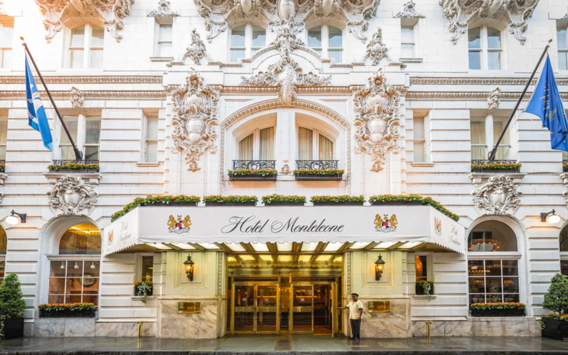 Monteleone in New Orleans:  Exterior_Hotel Monteleone_Aussenansicht_Tourmappers