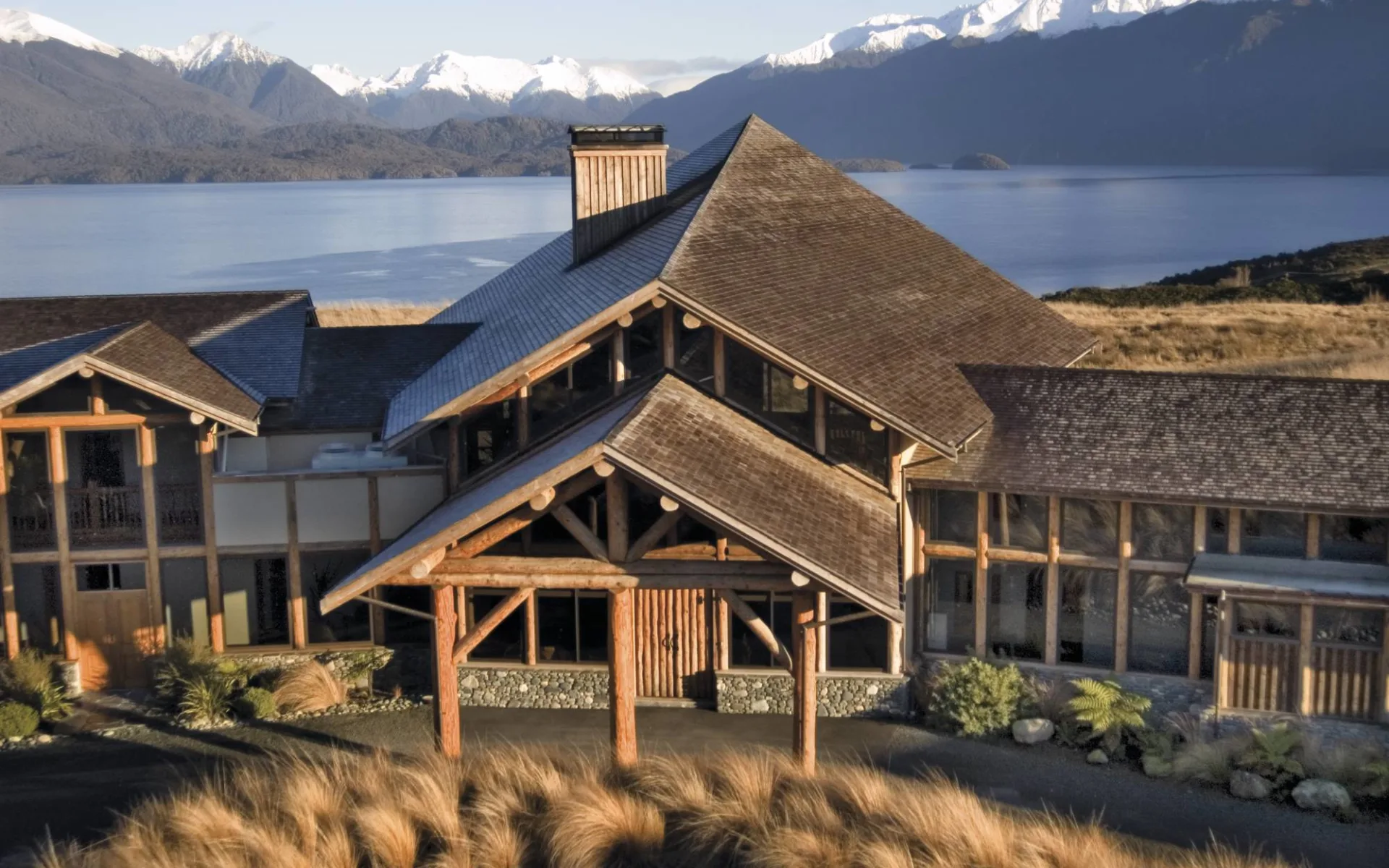 Fiordland Lodge in Te Anau: Fiordland Lodge - Blick auf den Eingang