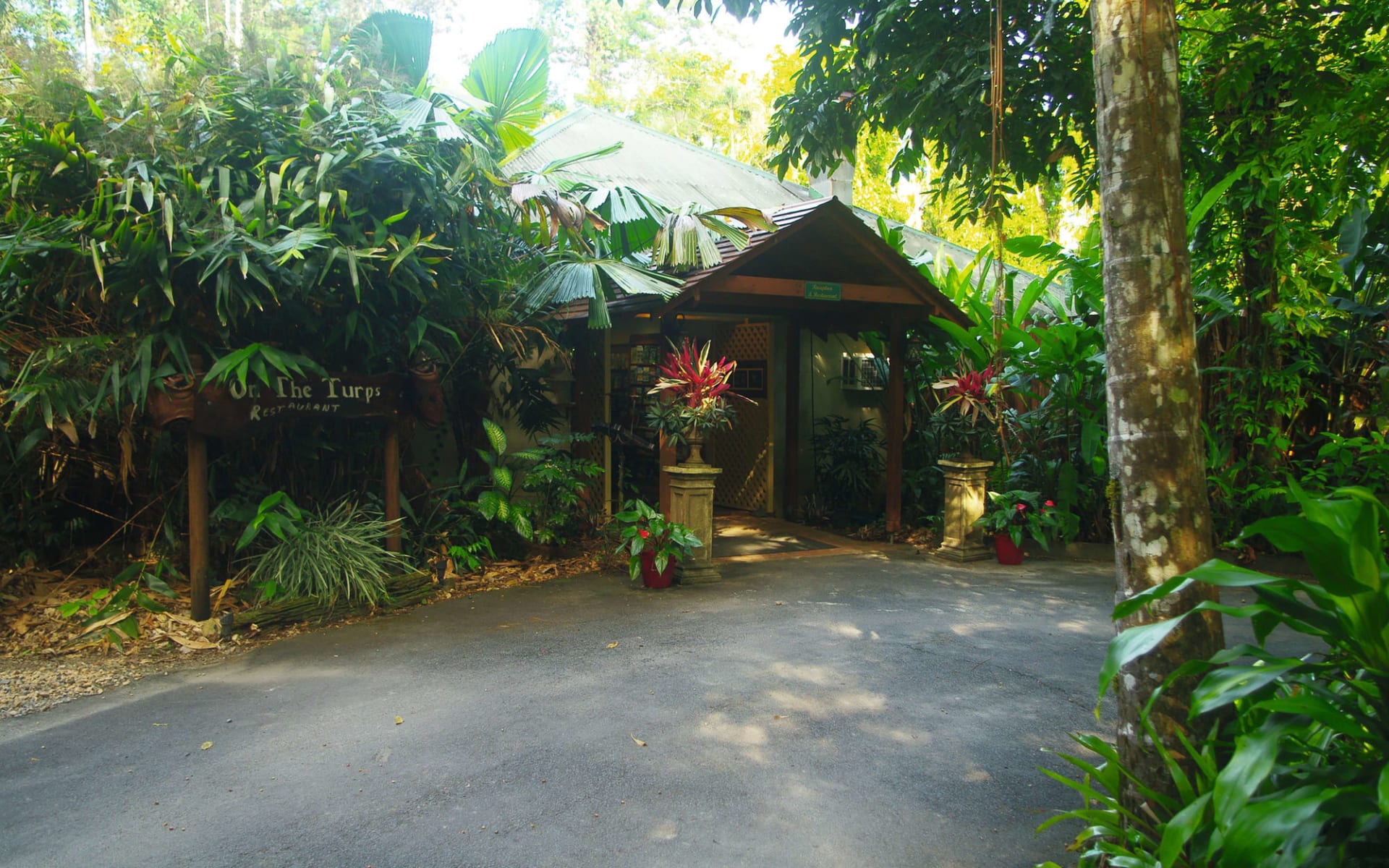 Heritage Lodge in the Daintree in Cape Tribulation:  Heritage Lodge in the Daintree - Hoteleingang 2018