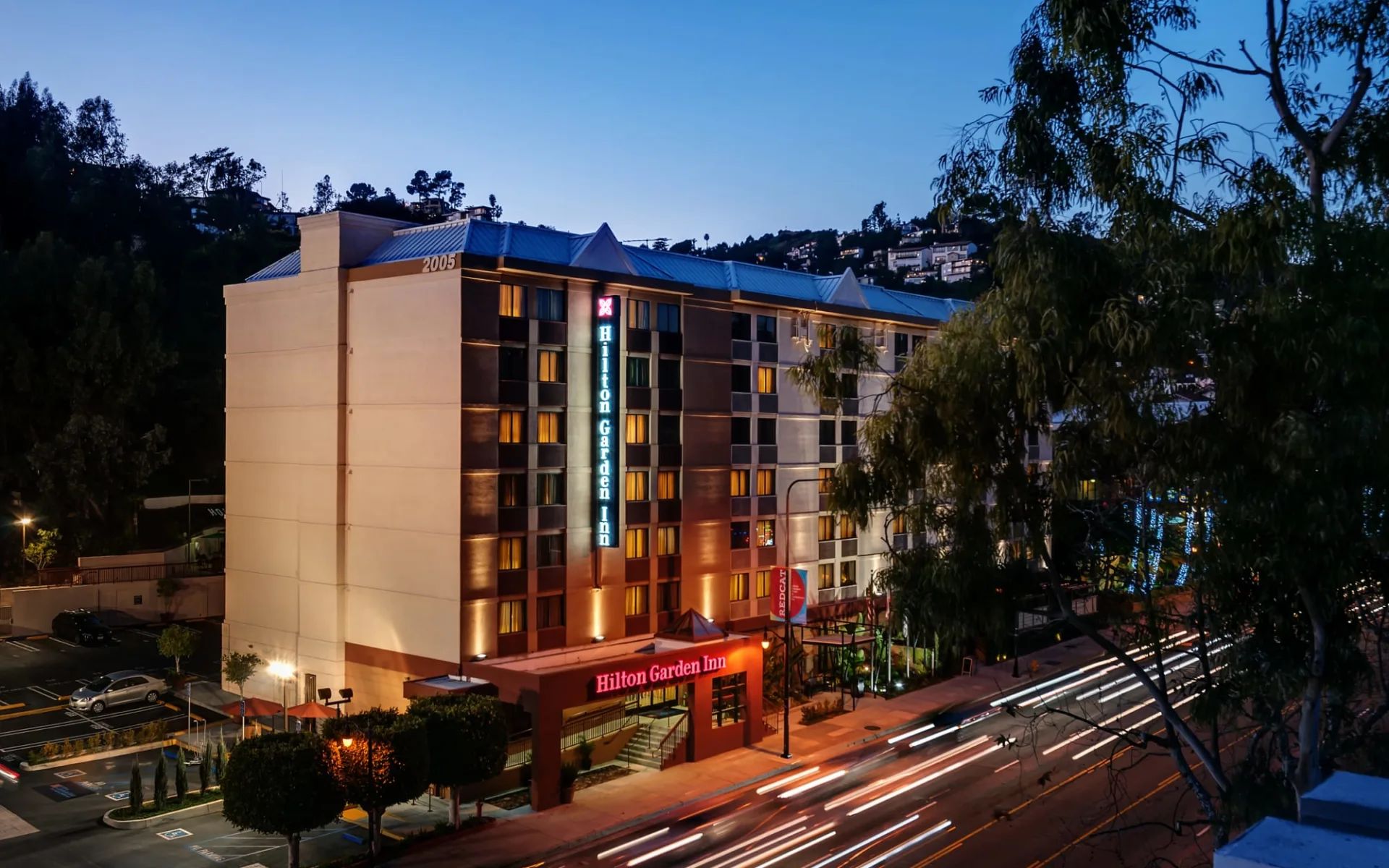 Hilton Garden Inn Los Angeles/Hollywood:  Hilton Garden Inn Hollywood - Aussenansicht bei Nacht