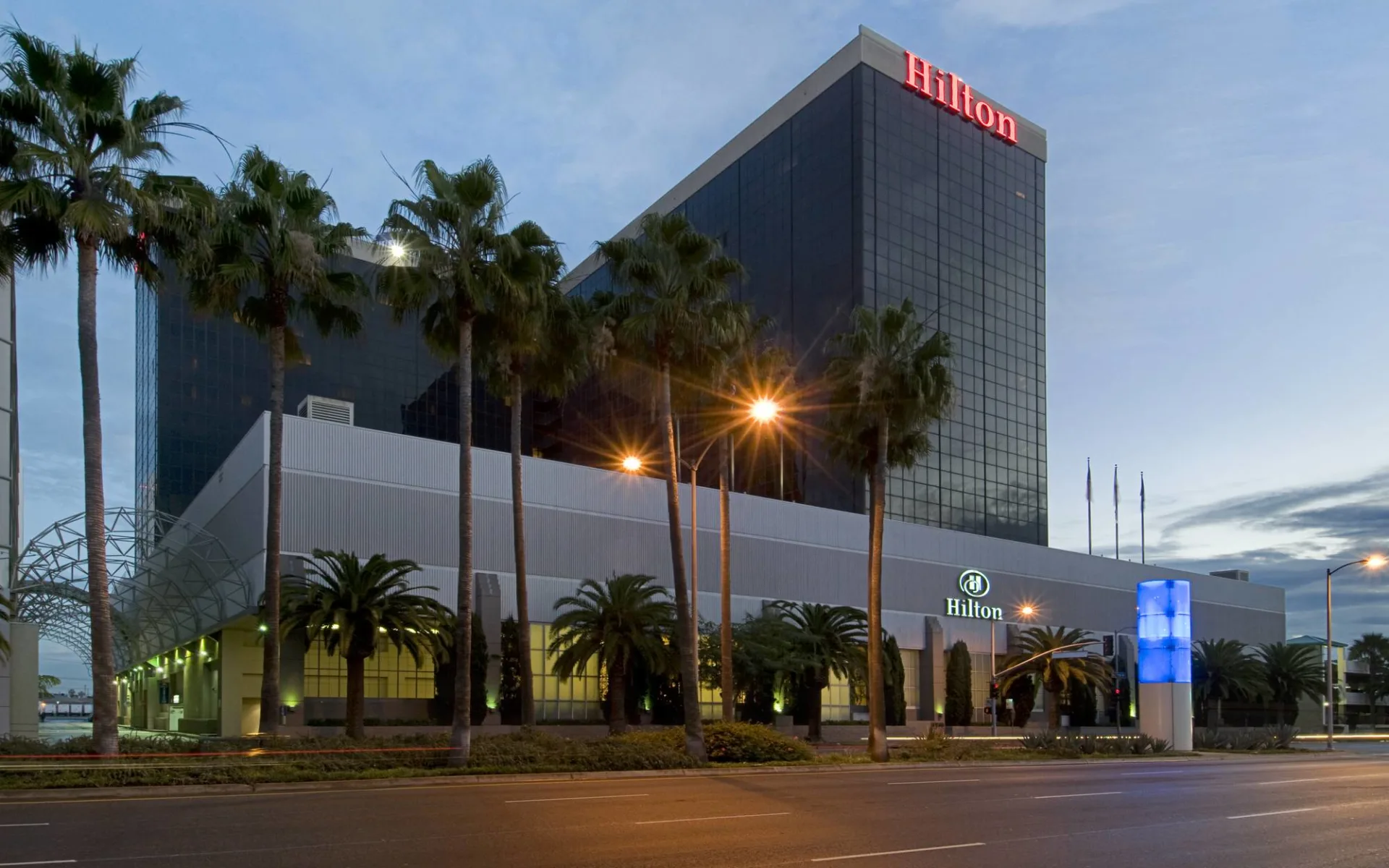 Hilton Los Angeles Airport:  Hilton LAX Airport - Aussenansicht