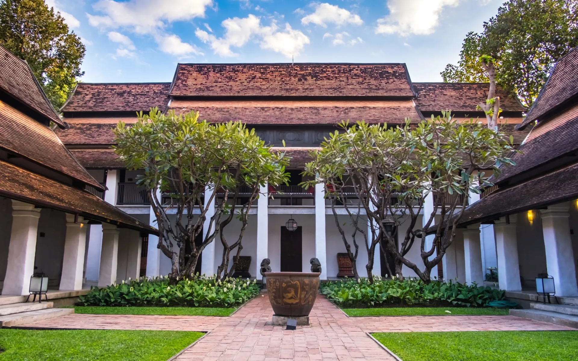 Rachamankha in Chiang Mai: Hotel courtyard