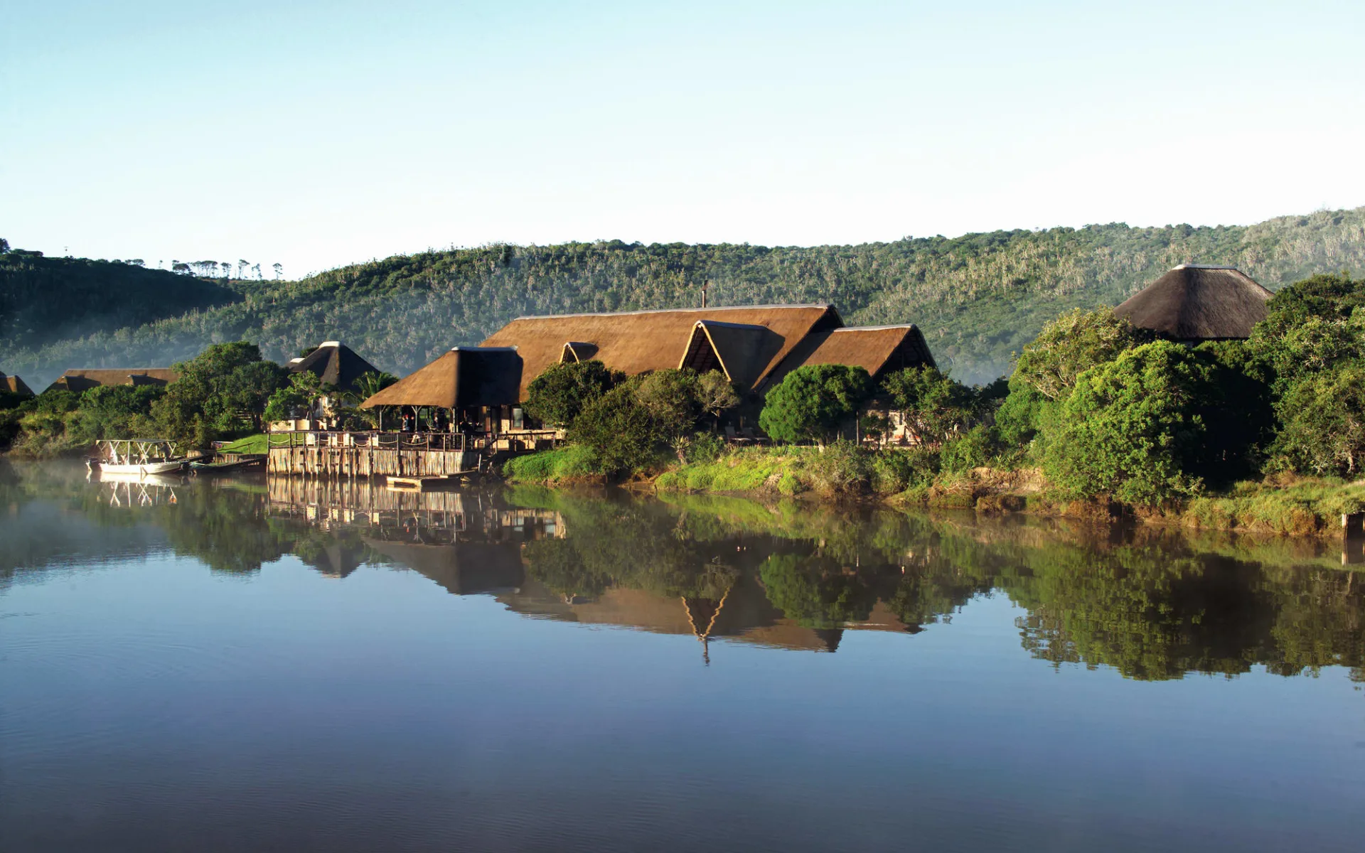 Kariega River Lodge in Kariega Game Reserve: Kariega Private Game Reserve - Aussenansicht River Lodge