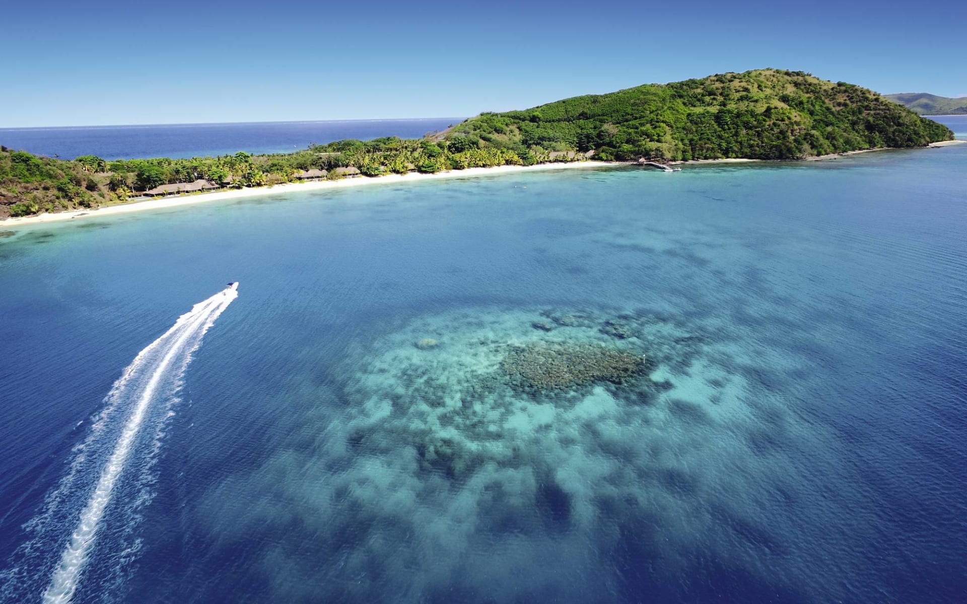 Kokomo Island Resort in Kadavu:  Kokomo Island Resort - Blick aus der Luft auf die Insel, den Strand, das Resort und das Riff