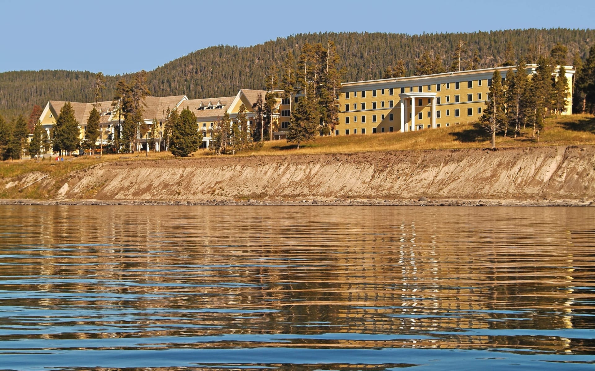 Lake Yellowstone Hotel & Cabins in Yellowstone National Park: Lake Yellowstone Hotel Exterior (7)