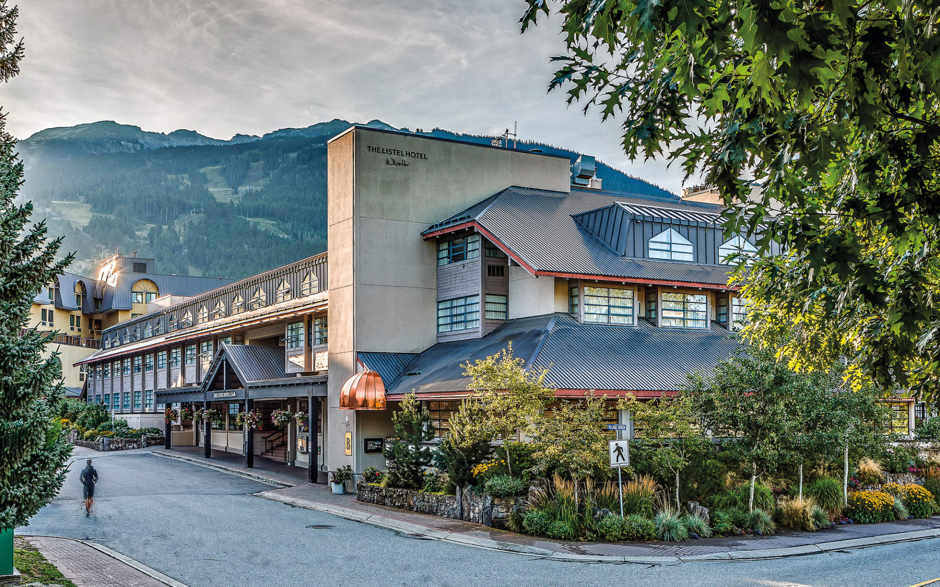 Listel Hotel Whistler:  Listel Hotel Whistler_Autumn