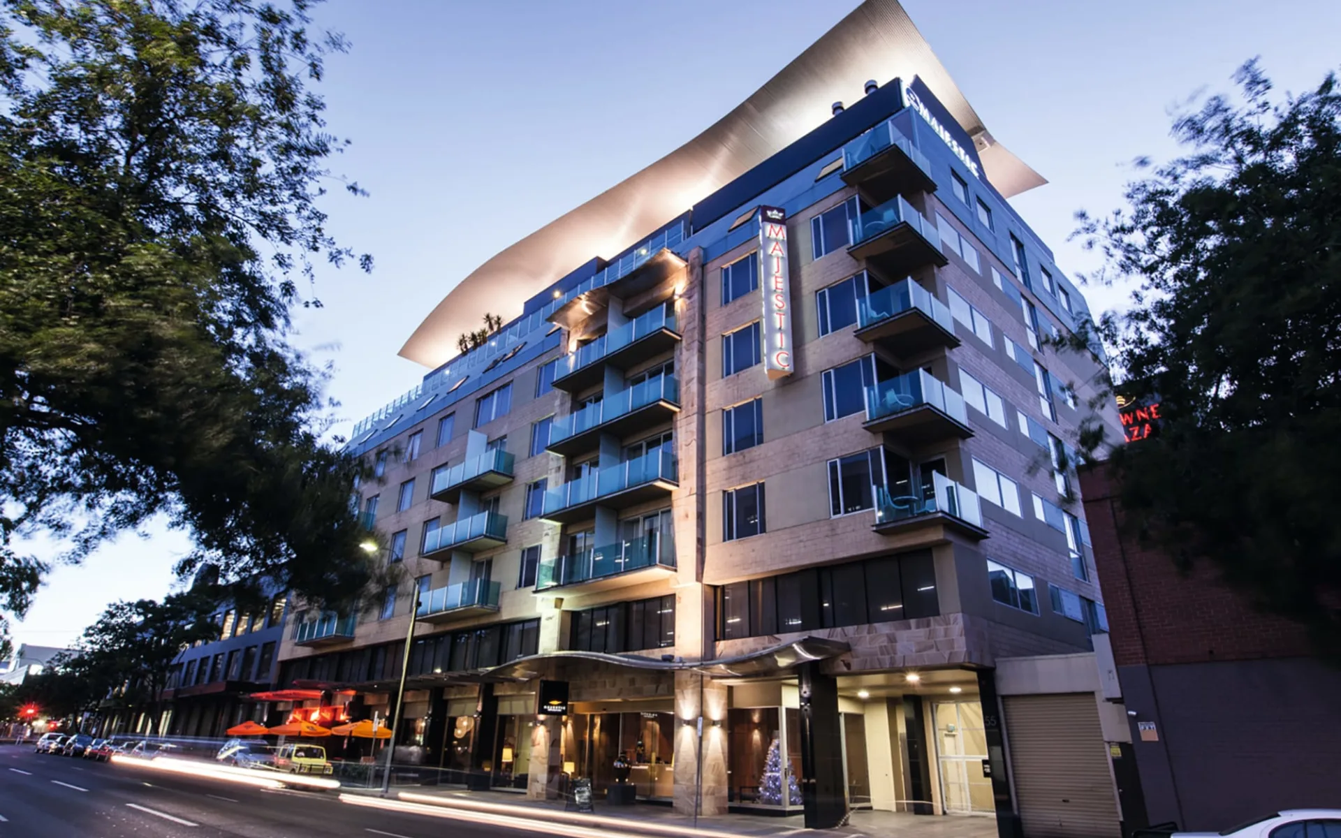 Majestic Roof Garden in Adelaide: Exterior Majestic Roof Gardens Hotel Adelaide Südaustralien Australien  Sicht auf das Hotel von aussen 2017