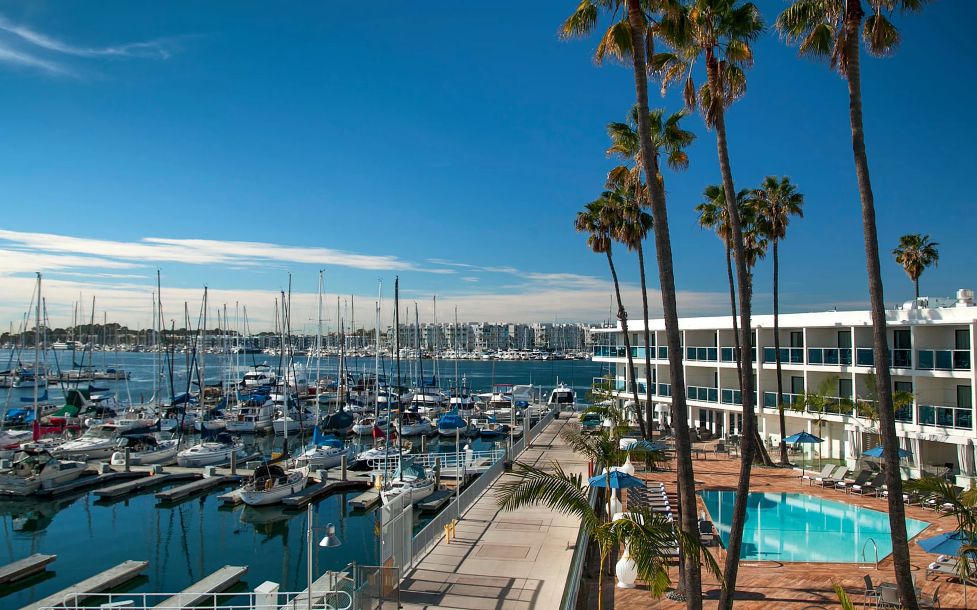 Marina del Rey Hotel:  Marina del Rey - Pool Hotel Hafen