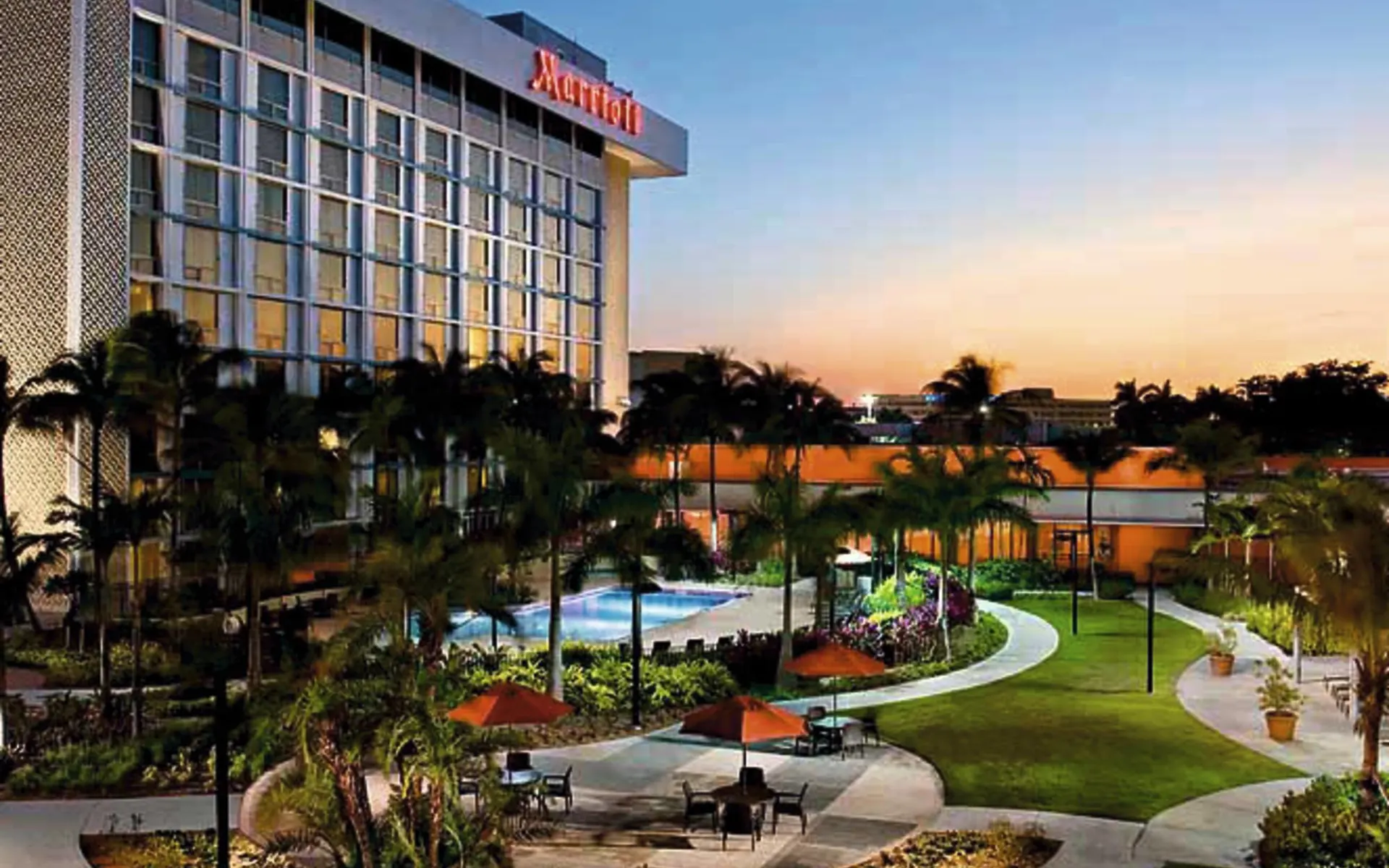 Los Angeles Airport Marriott:  Mariott LAX Airport - Gartenanlage