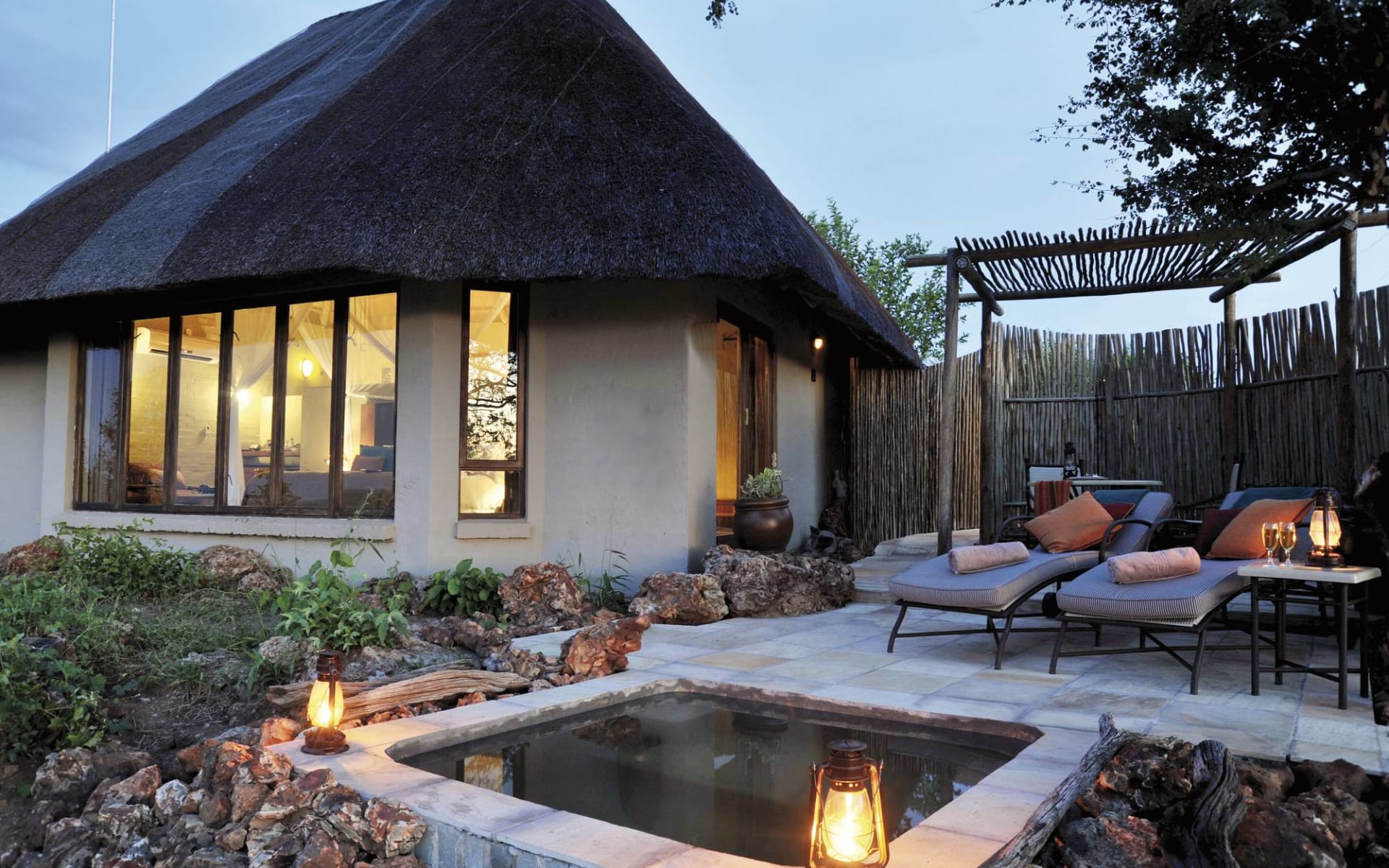 Ngoma Safari Lodge in Chobe Nationalpark: exterior Ngoma Safari Lodge Chalet von aussen