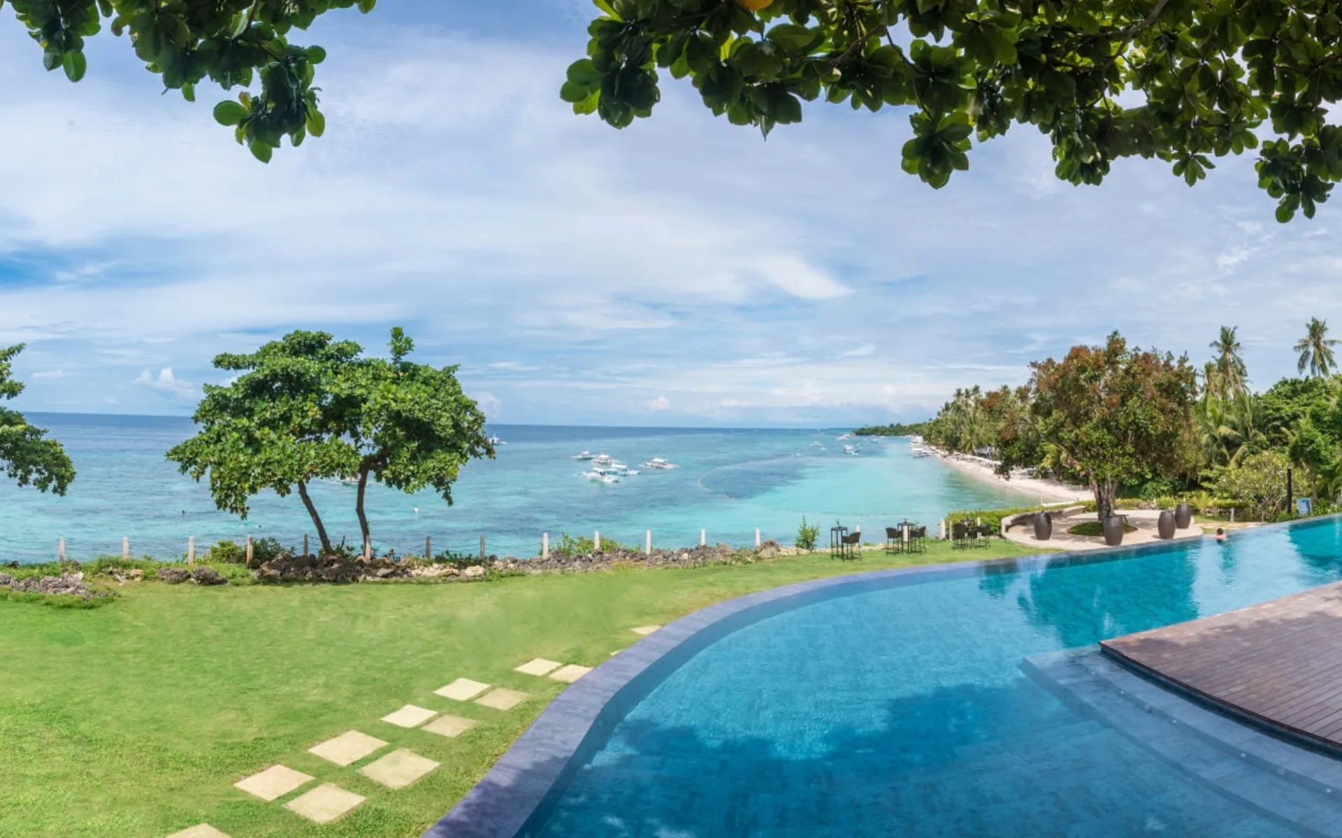 Amorita Resort in Bohol: Overlooking Alona Beach