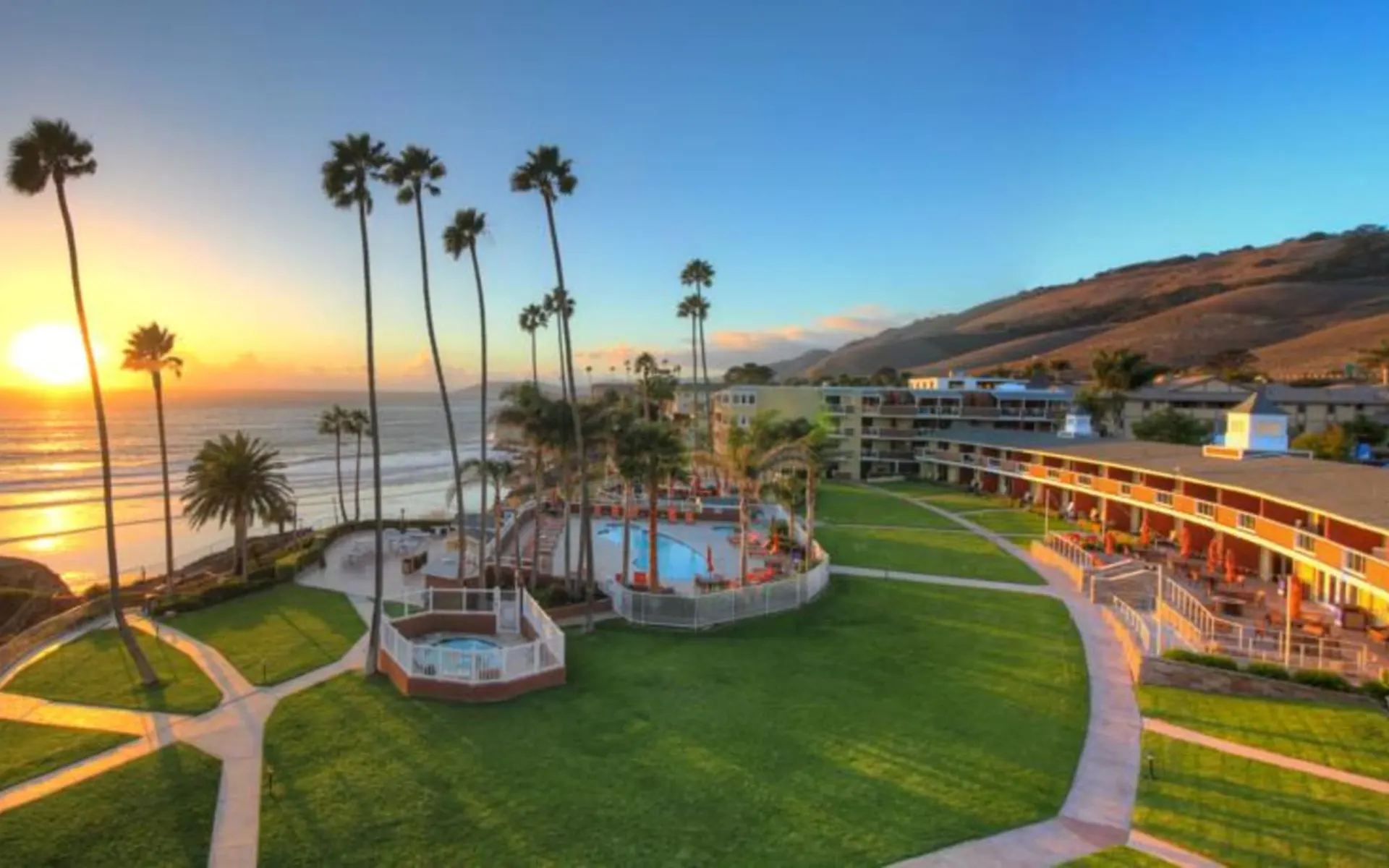 Seacrest Oceanfront Hotel in Pismo Beach: exterior_seacrest_oceanfront_hotel_aerial