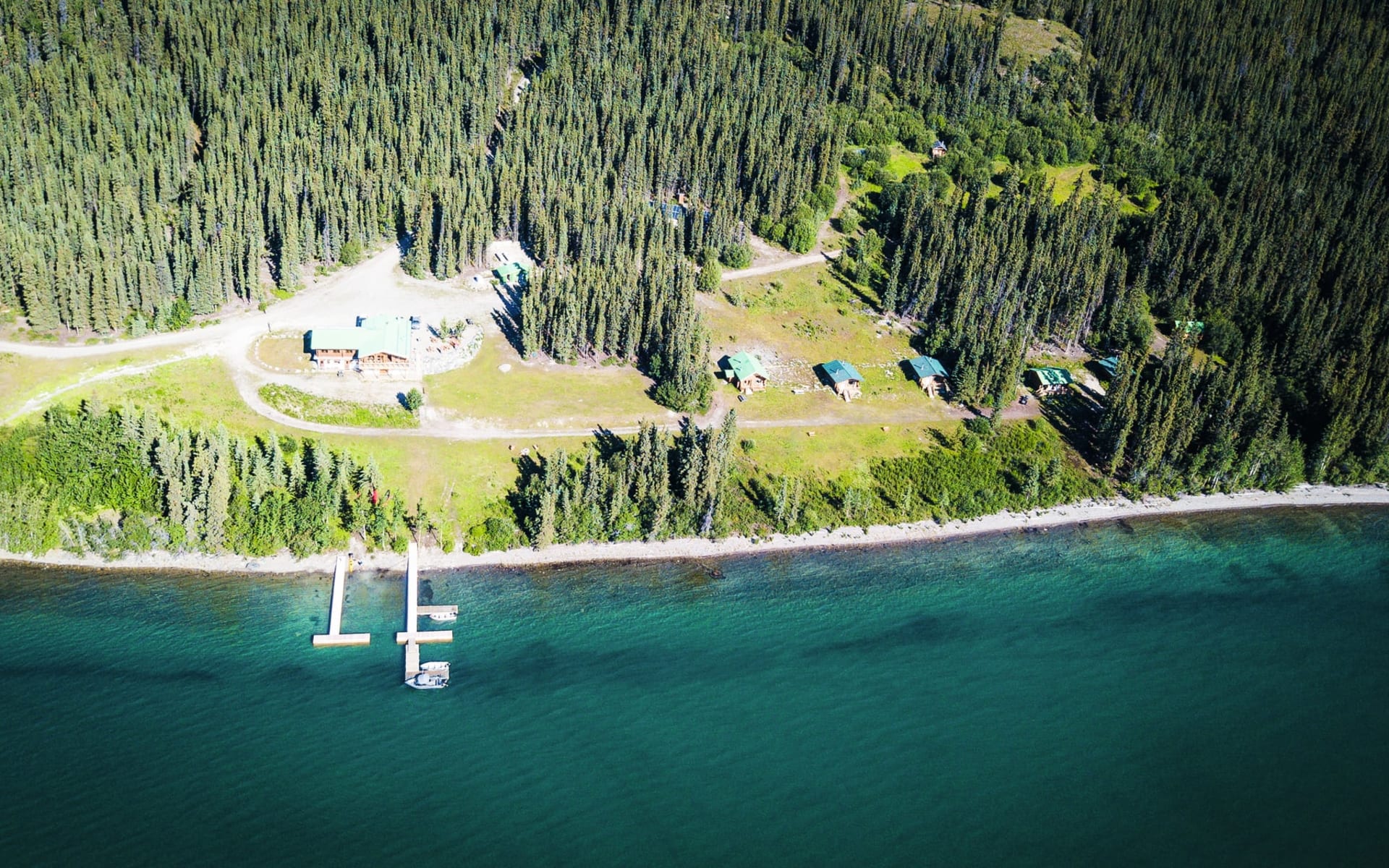 Southern Lakes Resort & Restaurant in Tagish: Exterior_Southern Lakes Resort_Aussenansicht von oben_GoNorth