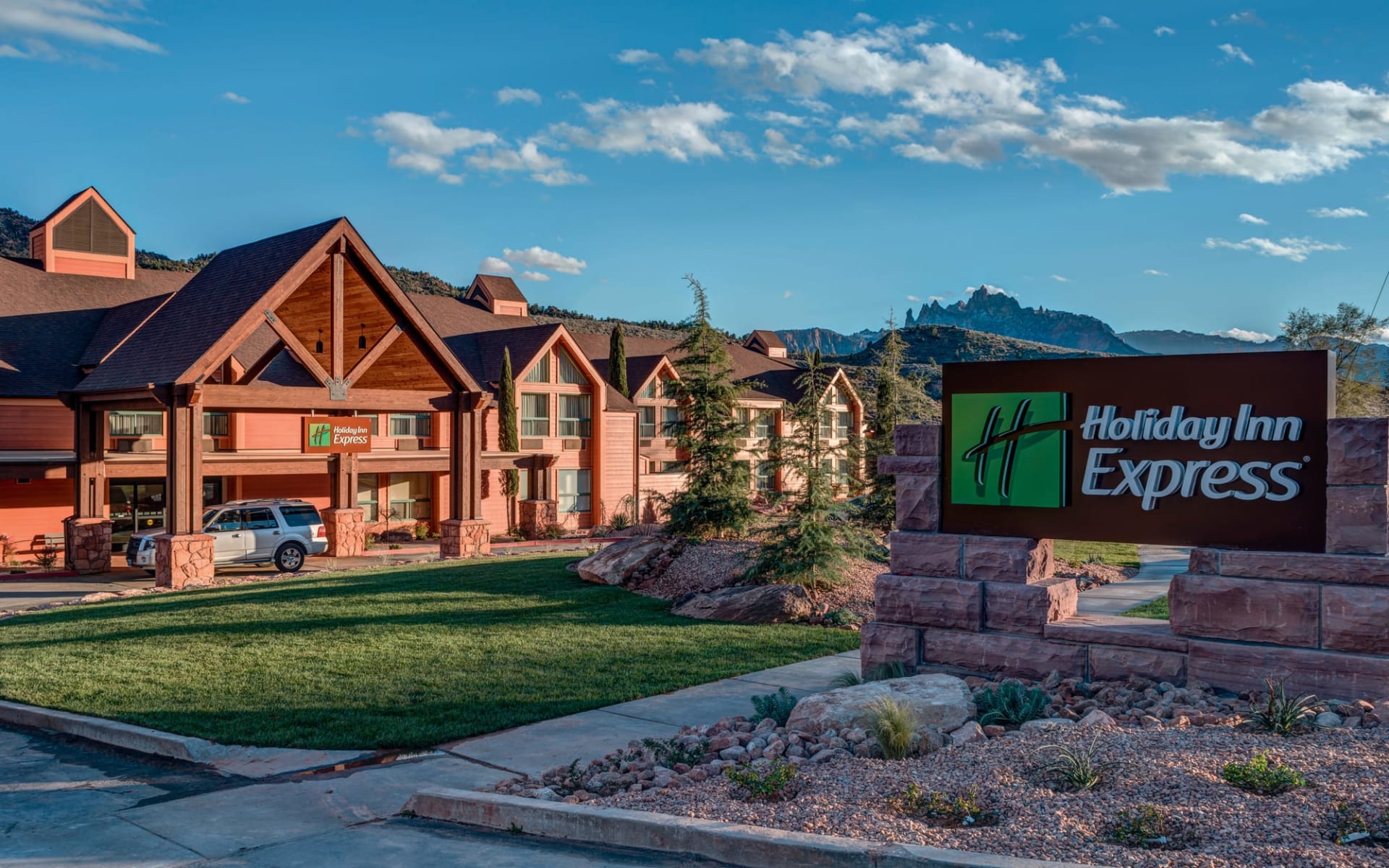 Holiday Inn Express Zion Nationalpark in Springdale: exterior springdale haus landschaft