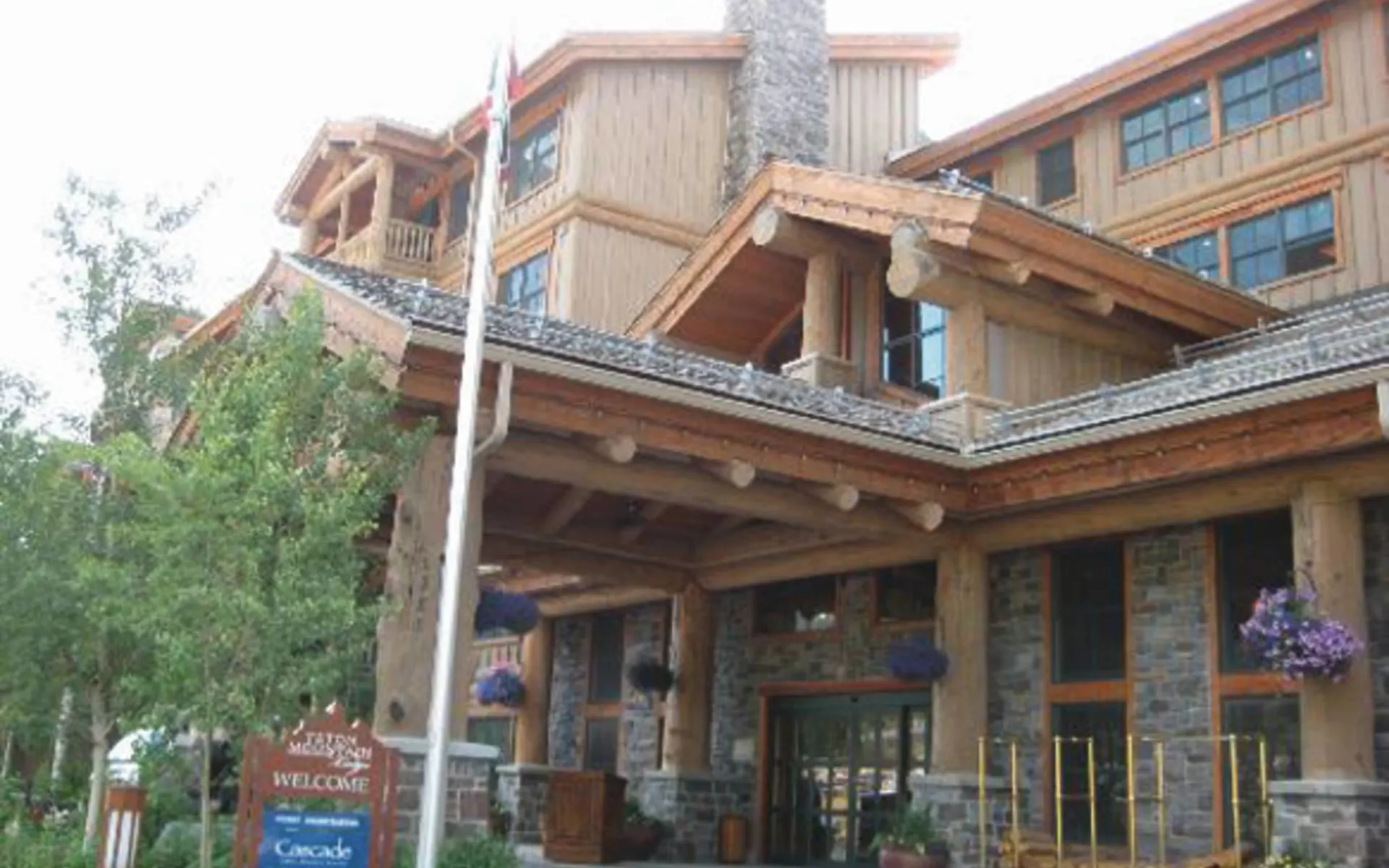 Teton Mountain Lodge & Spa in Teton Village: exterior teton mountain lodge and spa hoteleingang