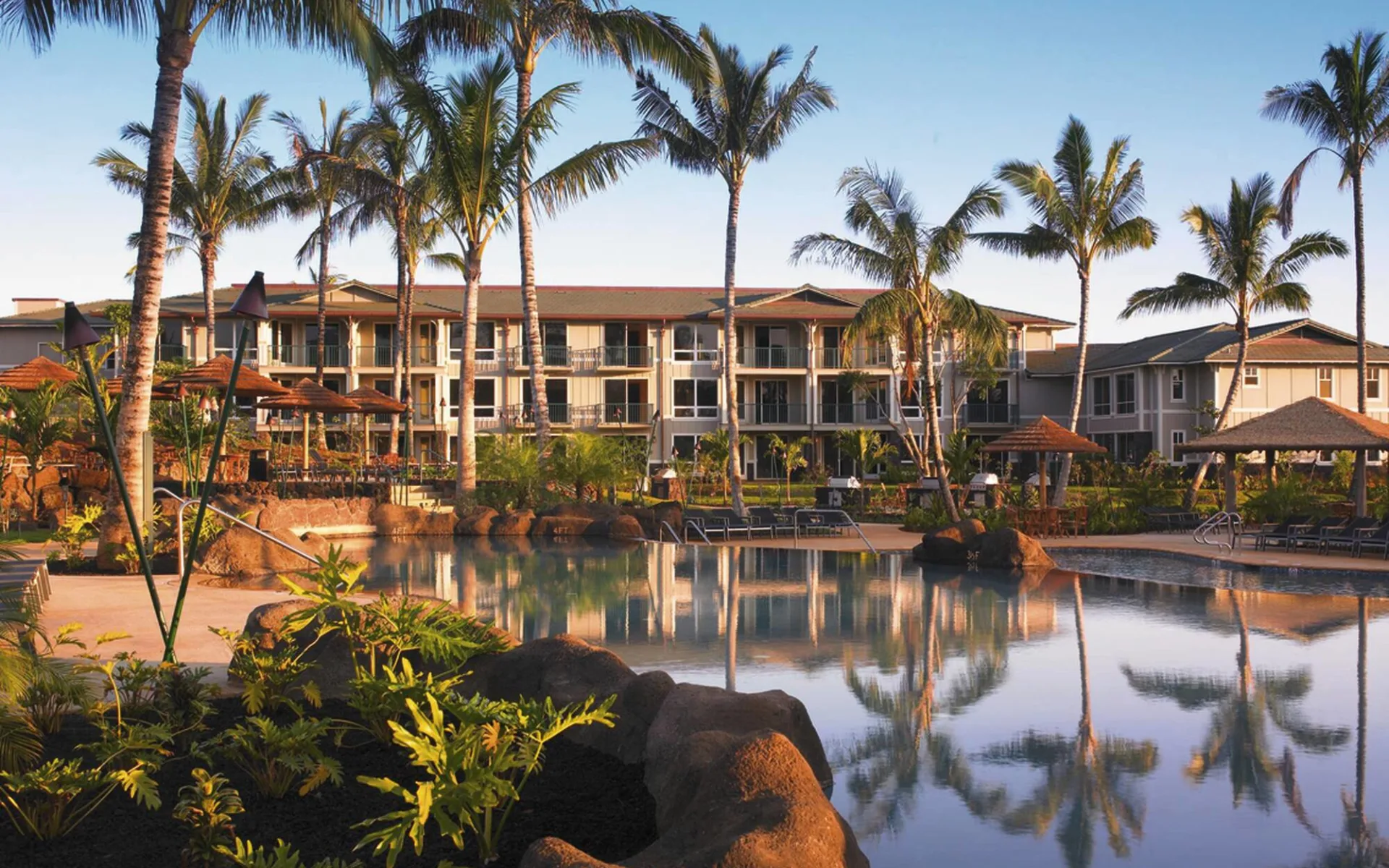 The Westin Princeville Ocean Resort in Princeville - Kauai: exterior the westin princeville ocean resort palmen see