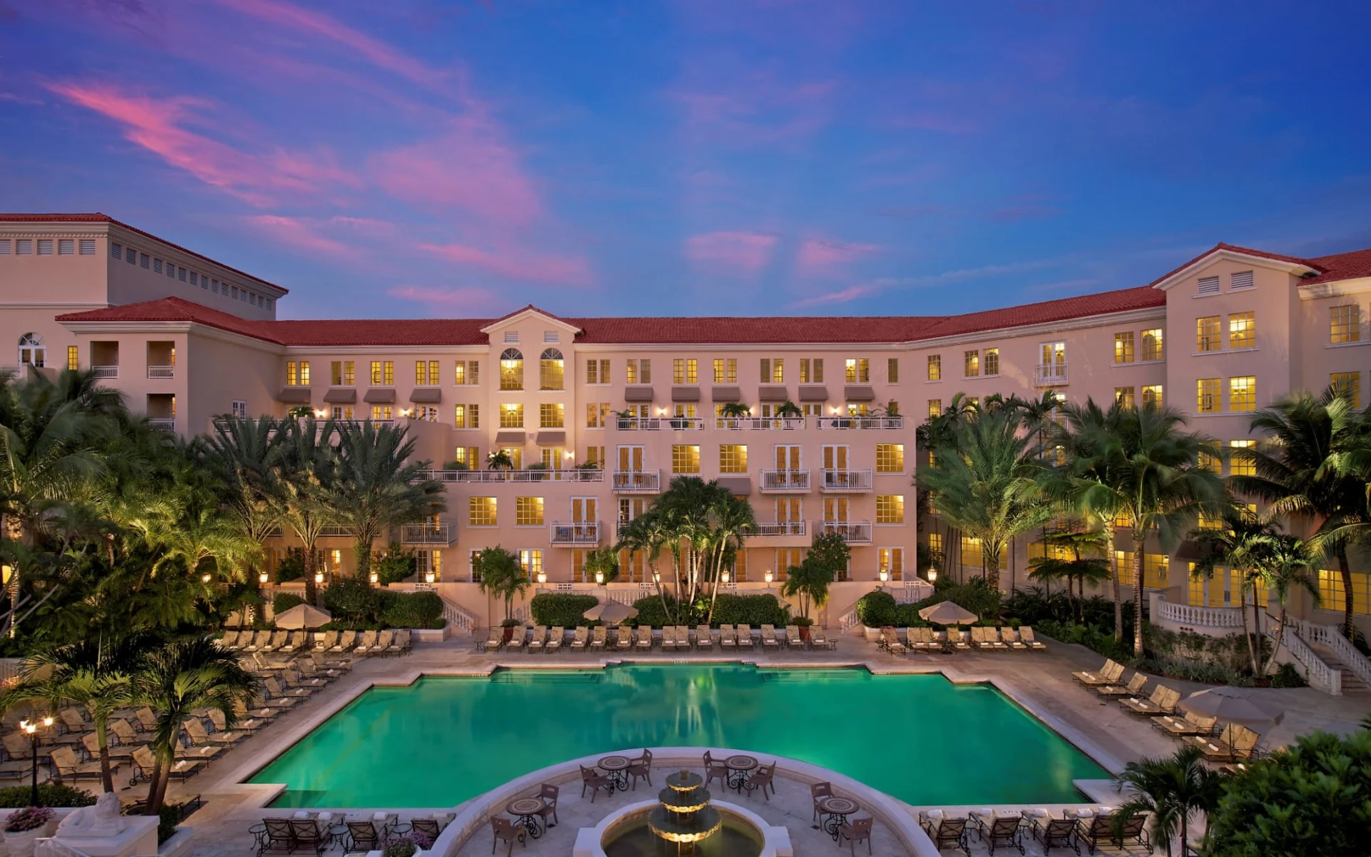 Golf Hotel JW Marriott Miami Turnberry Resort in Aventura: Turnberry Isle Resort & Club - Sicht auf Pool und Hotel