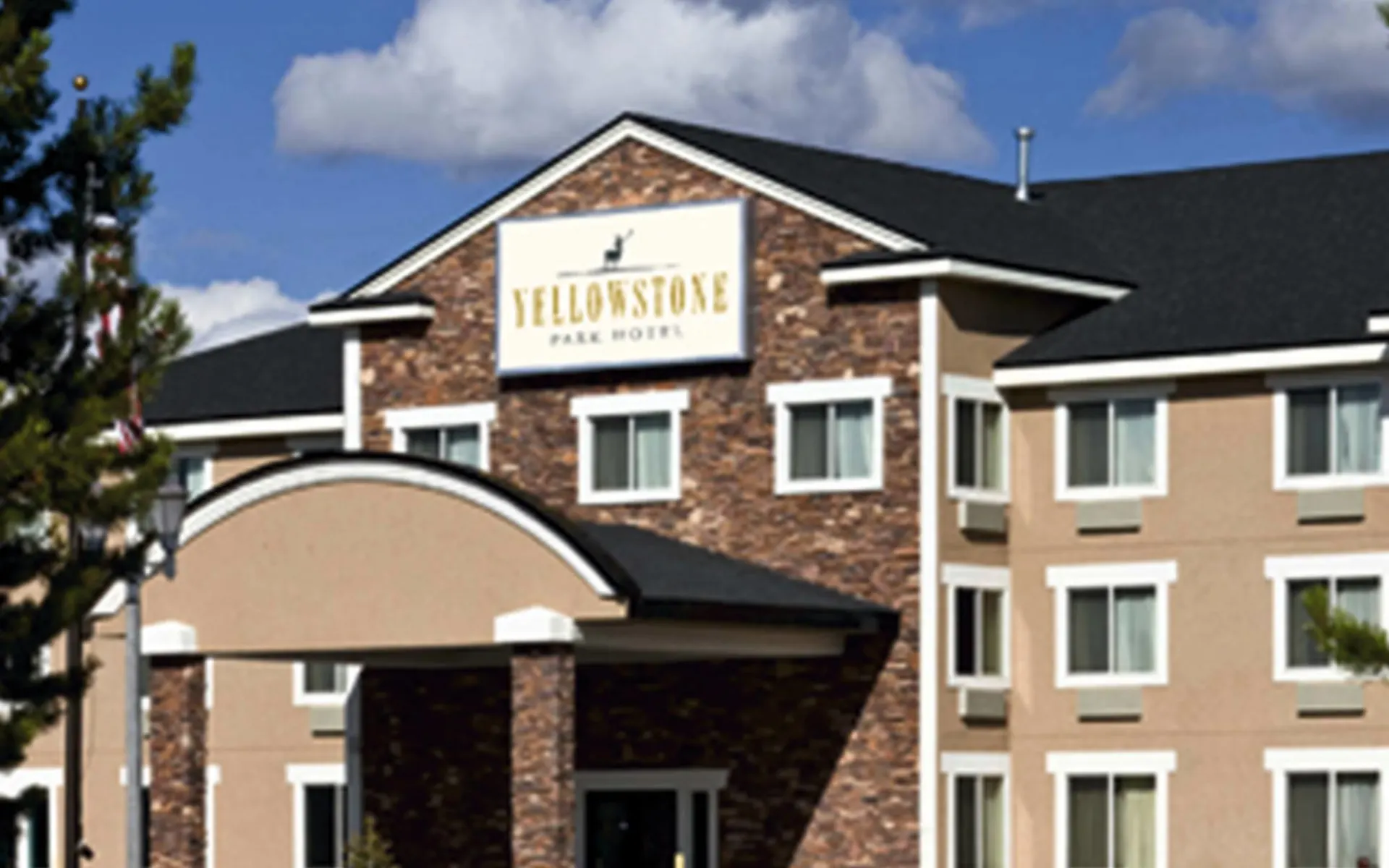 Yellowstone Park Hotel in West Yellowstone: exterior yellowstone park hotel at west yellowstone hotelgebäude