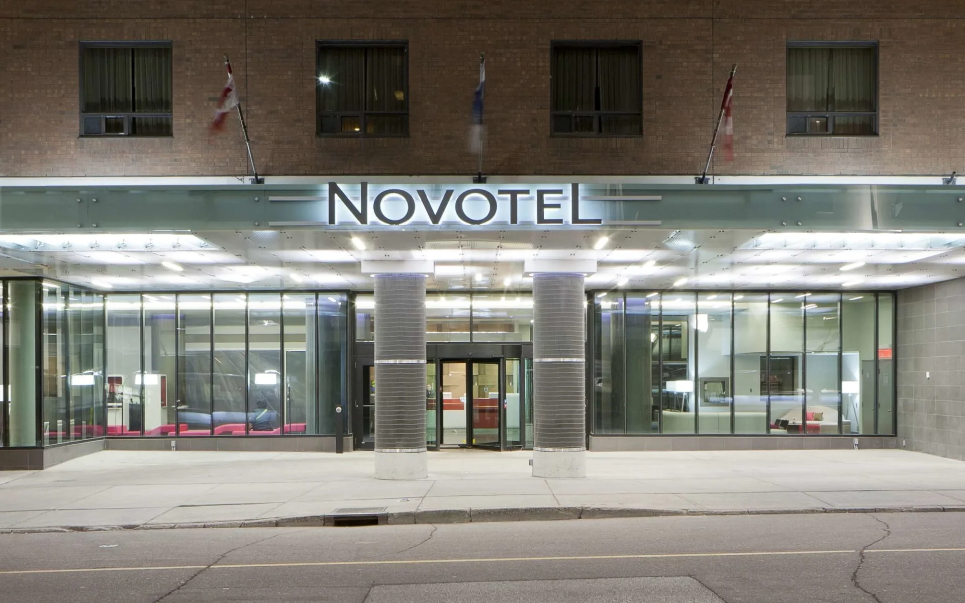 Novotel Ottawa:  YOWNO_exterior_002