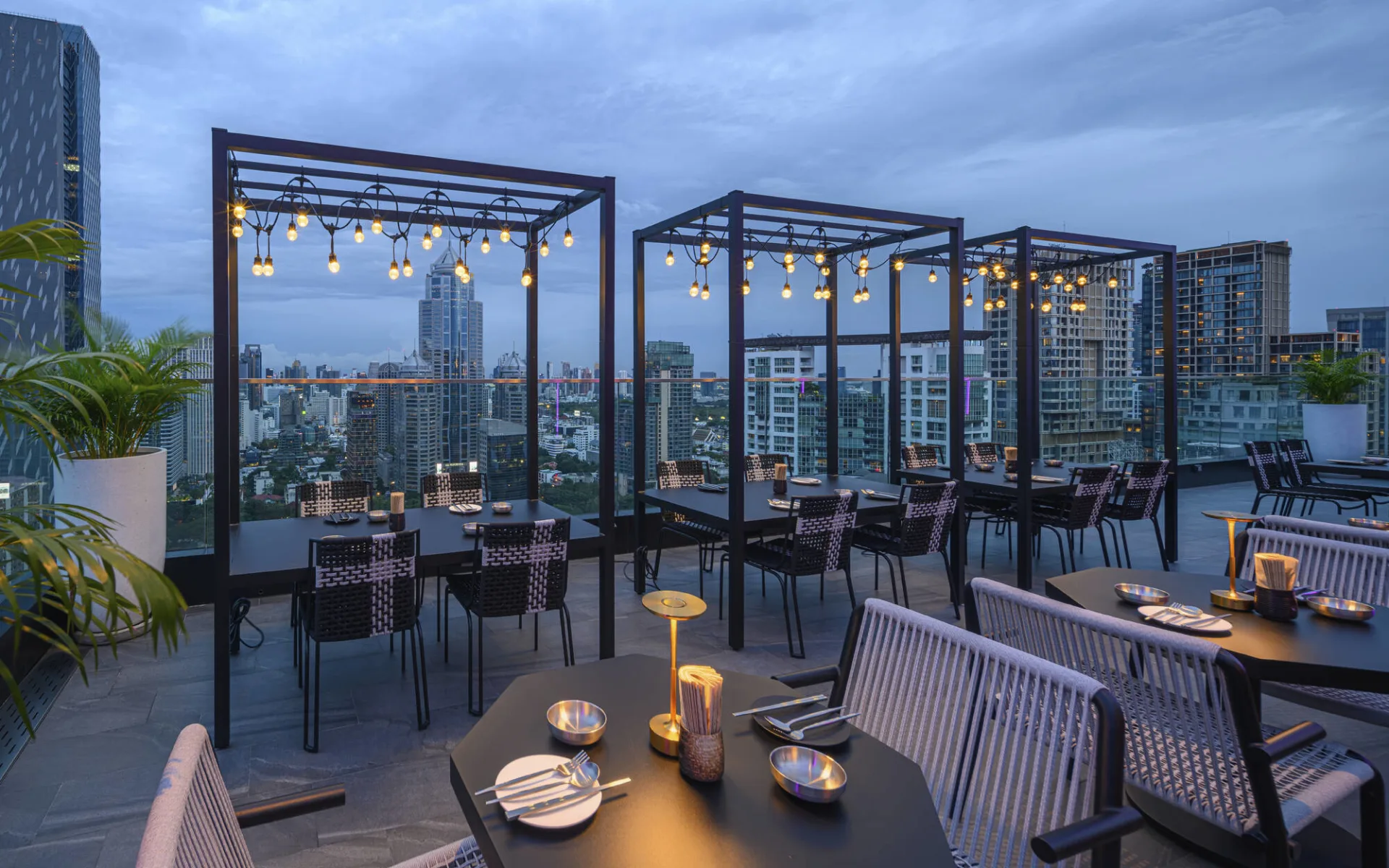Sindhorn Midtown in Bangkok:  Anju Rooftop Restaurant & Bar