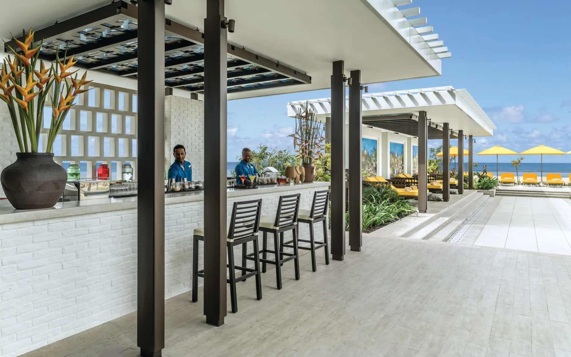 Shangri-La Colombo:  Pool Bar
