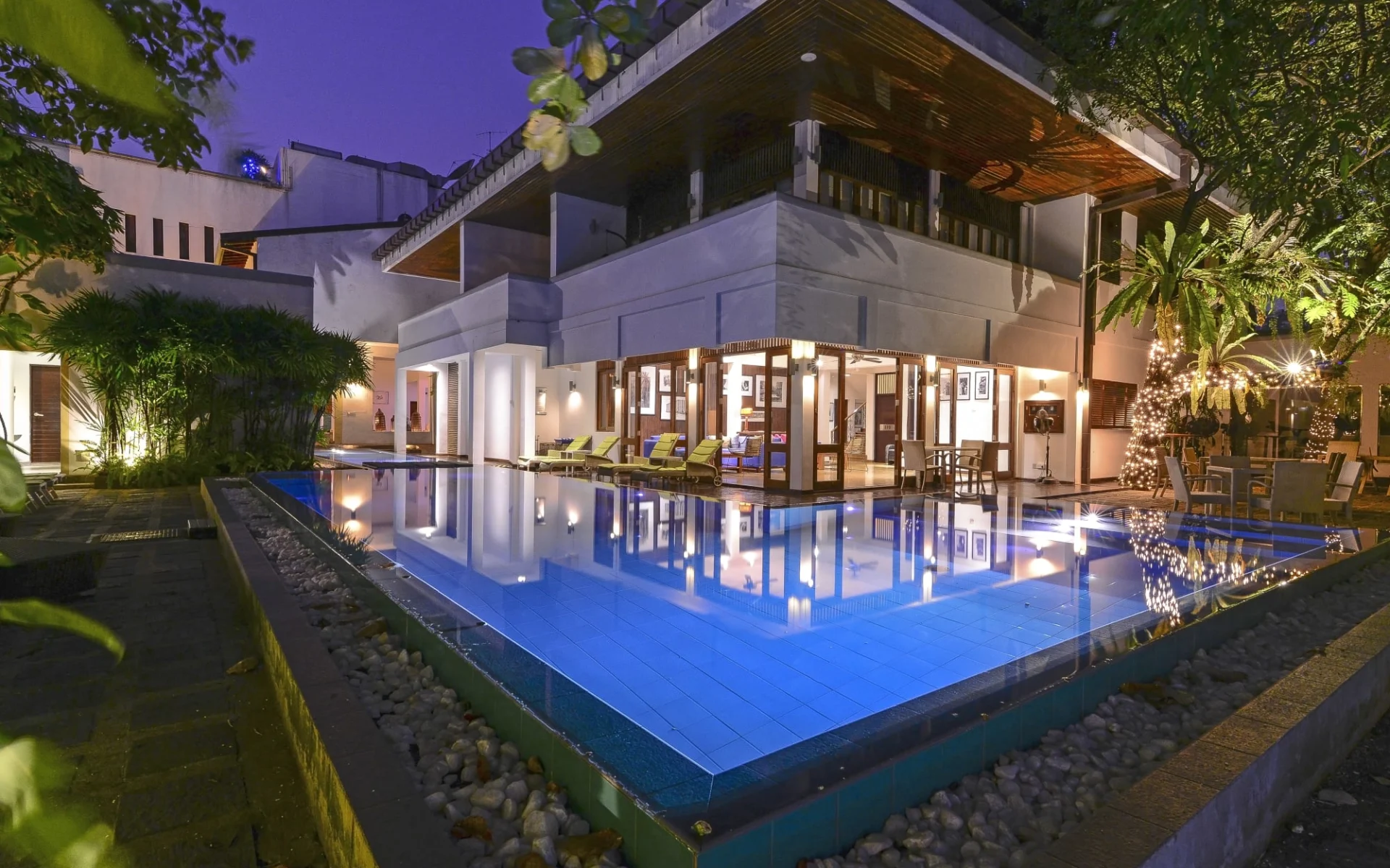 Colombo Court Hotel & Spa:  Pool Side Restaurent