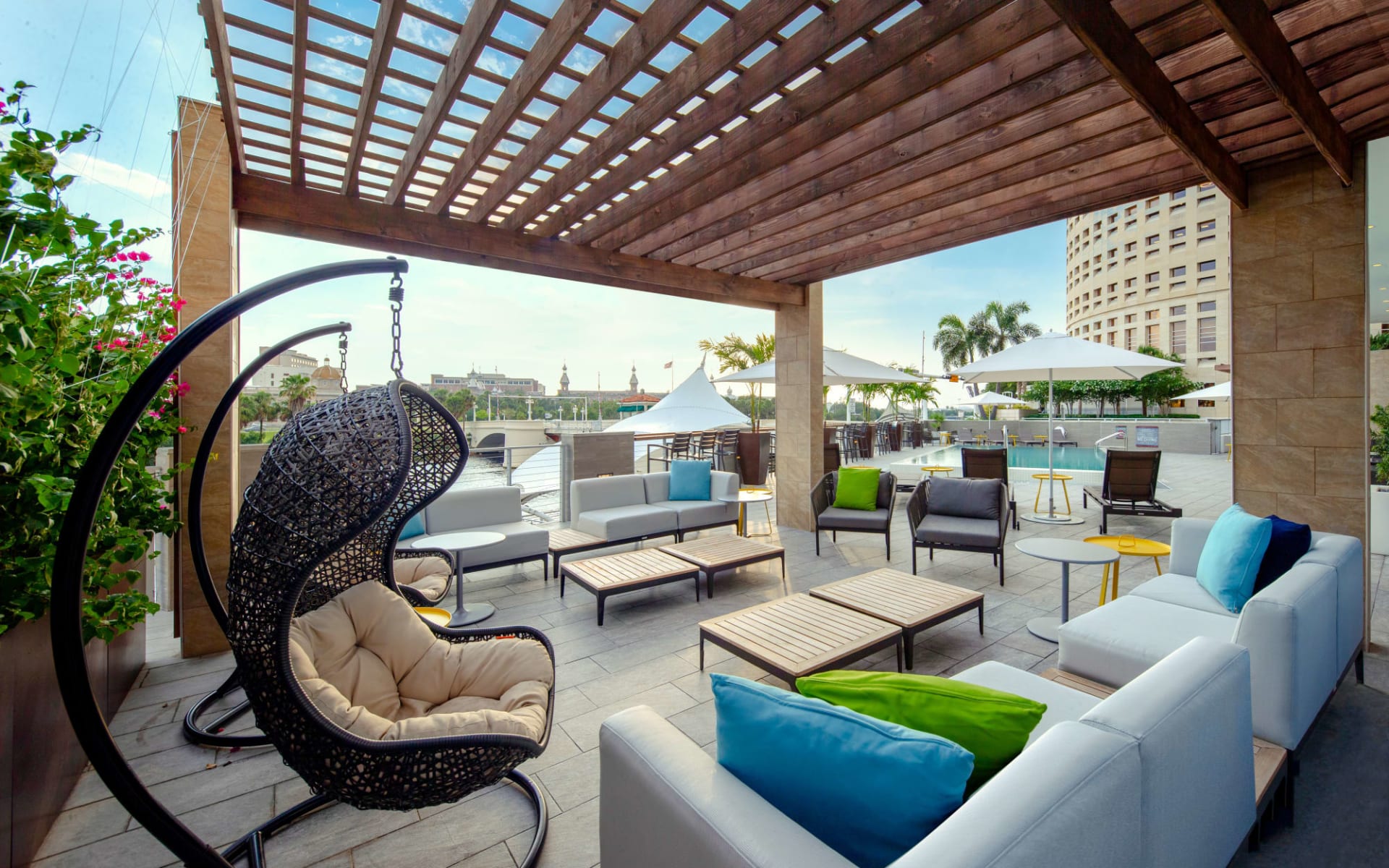 Aloft Tampa Downtown: Facilities_Aloft Tampa_Backyard Pool Lounge Area_ATI