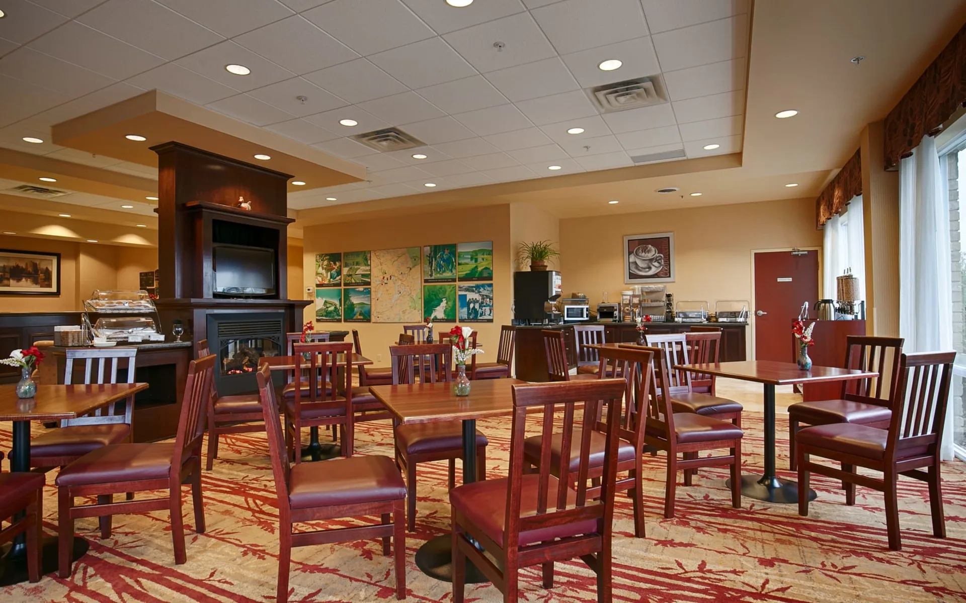 Best Western Plus Muskoka Inn in Huntsville:  Best Western Plus Muskoka Inn_Restaurant