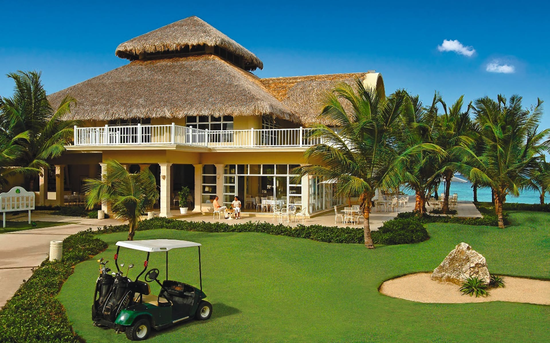 Tortuga Bay Resort in Punta Cana:  Exterior Tortuga Bay - Restaurant and lobby building c Hotel