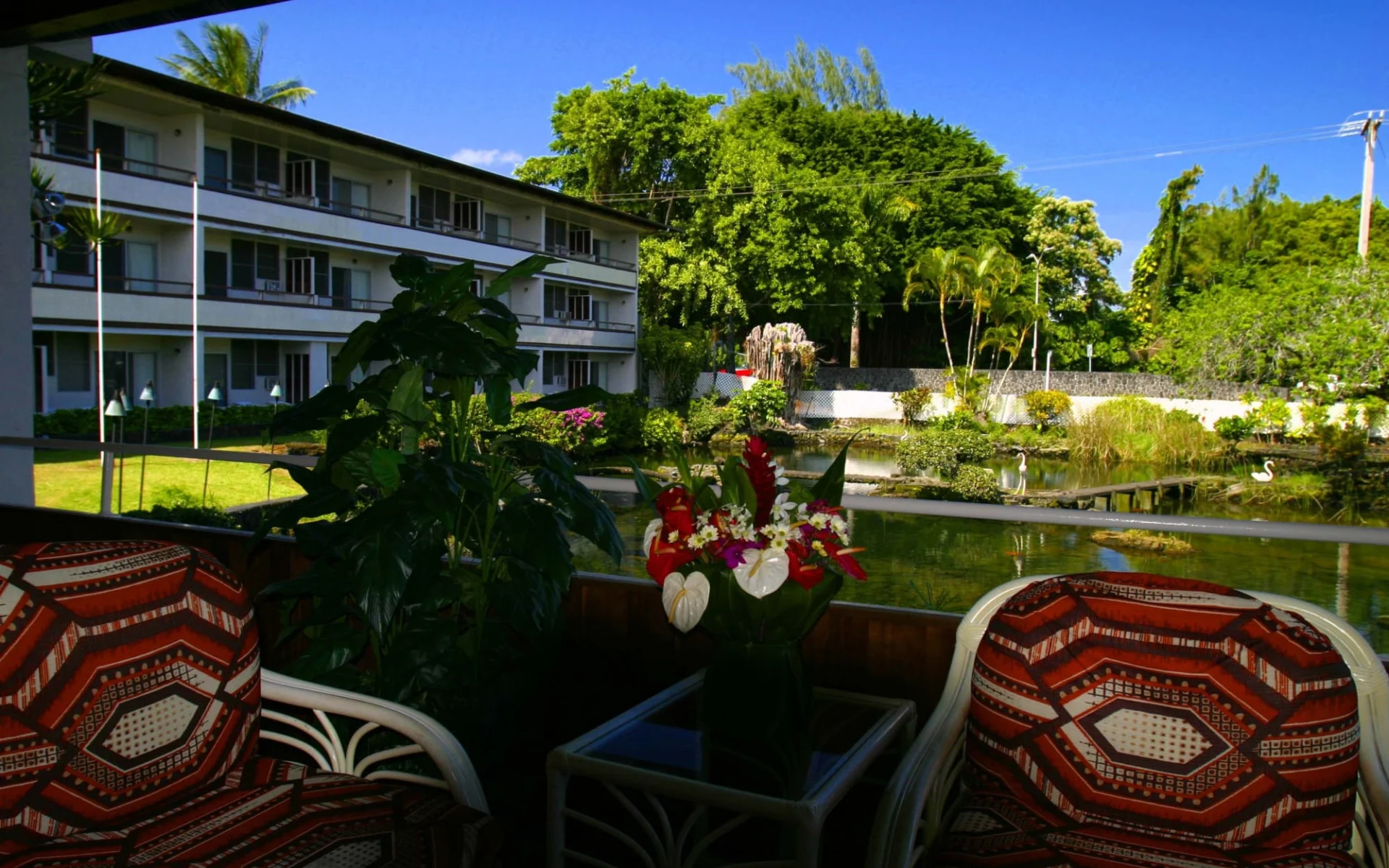 Castle Hilo Hawaiian Hotel:  Hilo Seaside Lobby-BigIsland