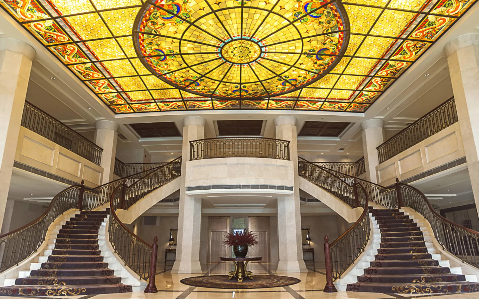 Sunrise on the Bund in Shanghai: Lobby