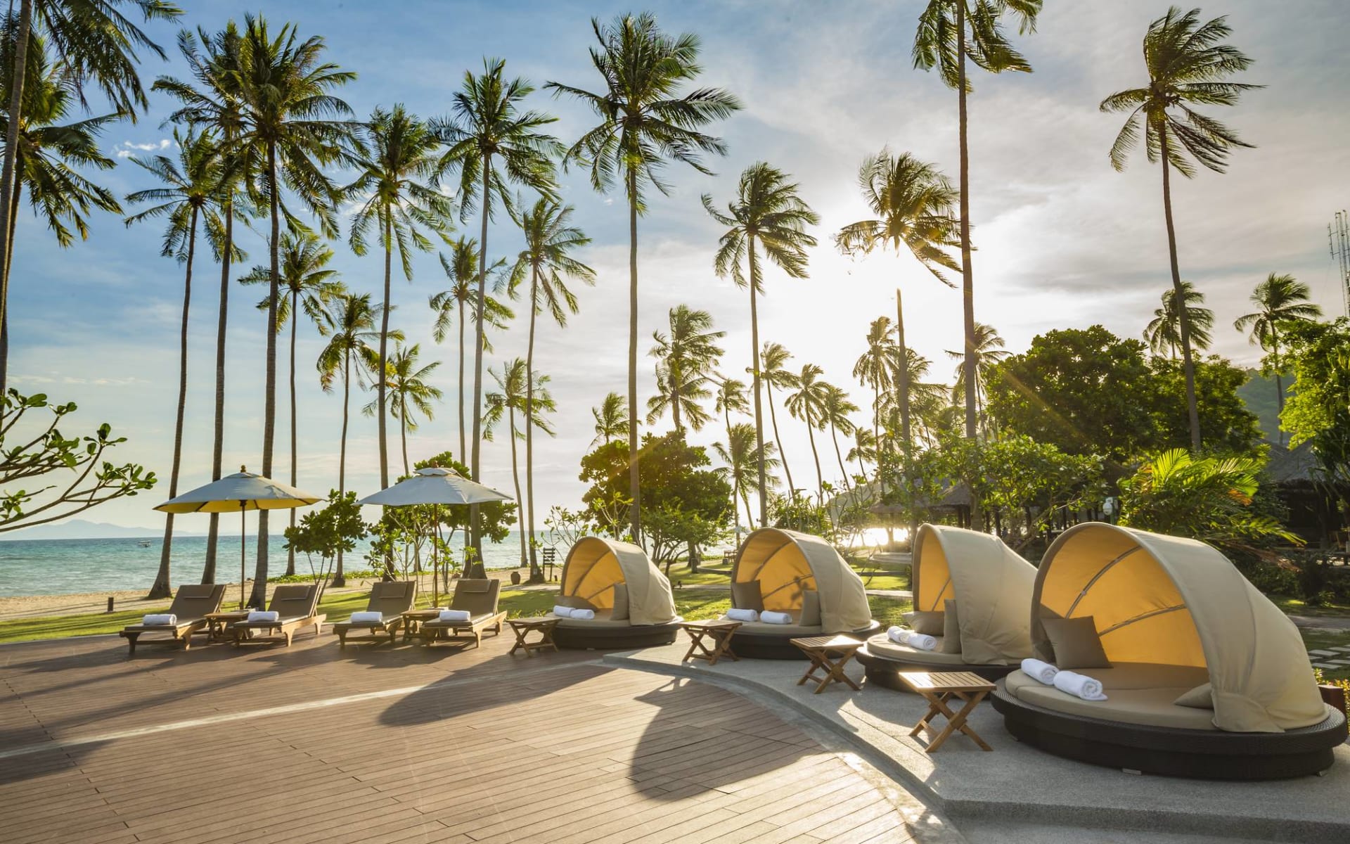 SAii Phi Phi Island Village in Ko Phi Phi: Pool Lounge Area