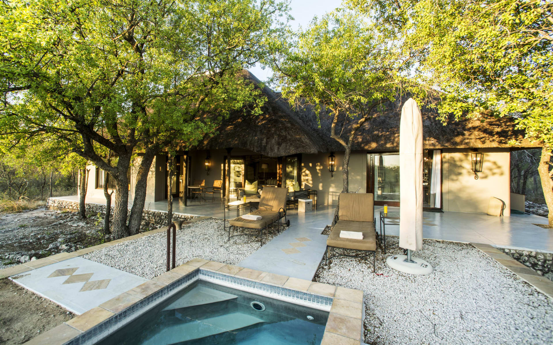 Villa Mushara in Etosha Nationalpark: facilities Villa Mushara - Terrasse mit Planschpool