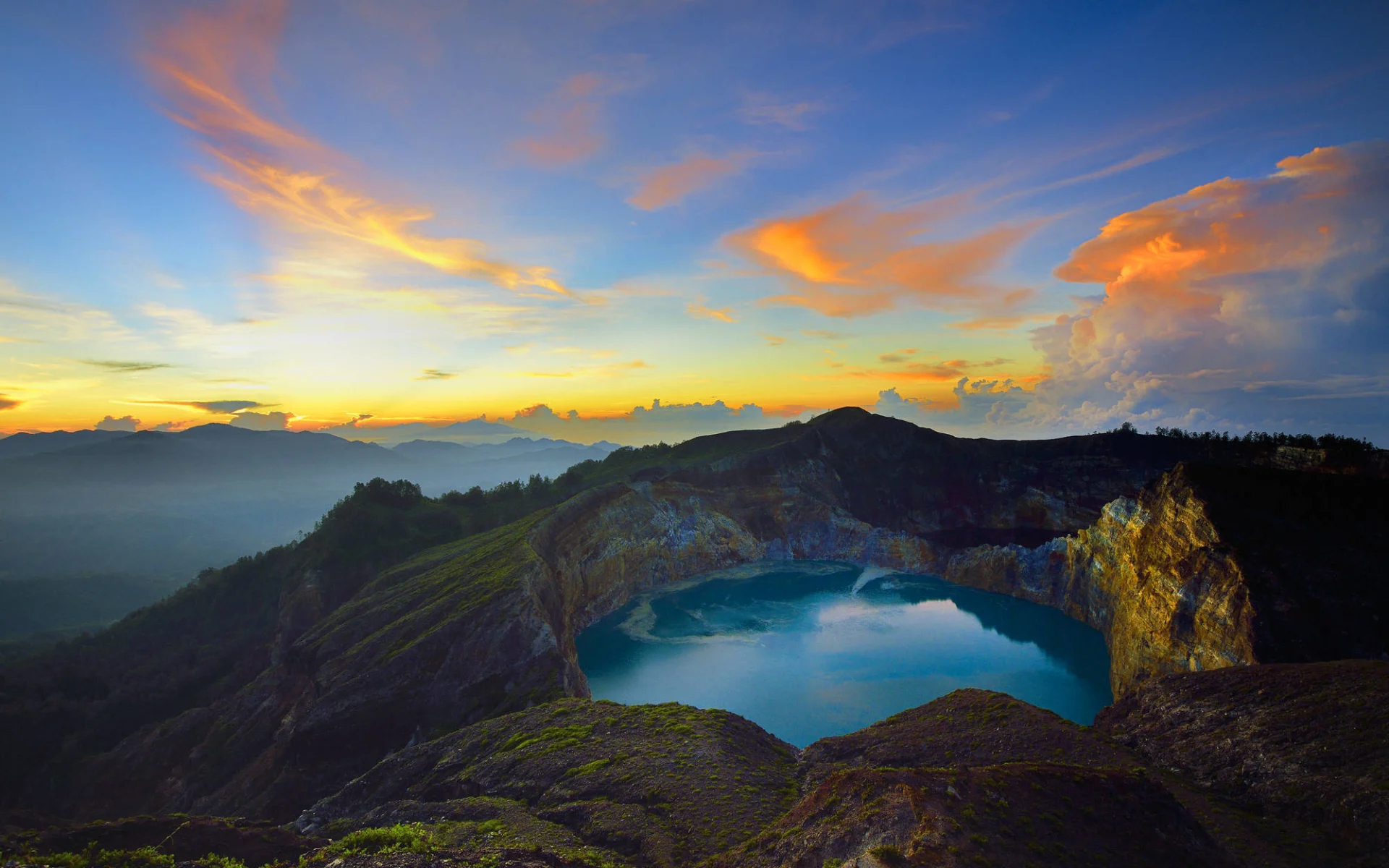 Flores - Traditionen, Riten und Vulkane ab Ende: Flores Mount Kelimutu