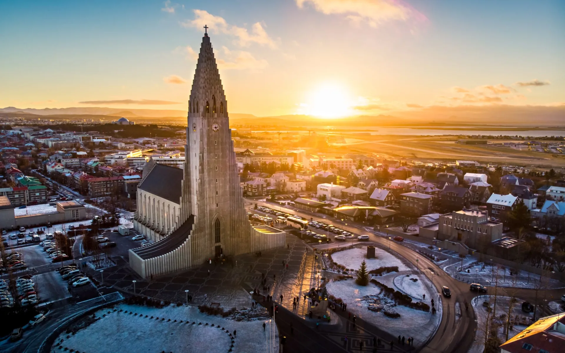 22 Hill in Reykjavik: Hallgrimskirkja Kirche und Reykjavik Stadtbild in Island