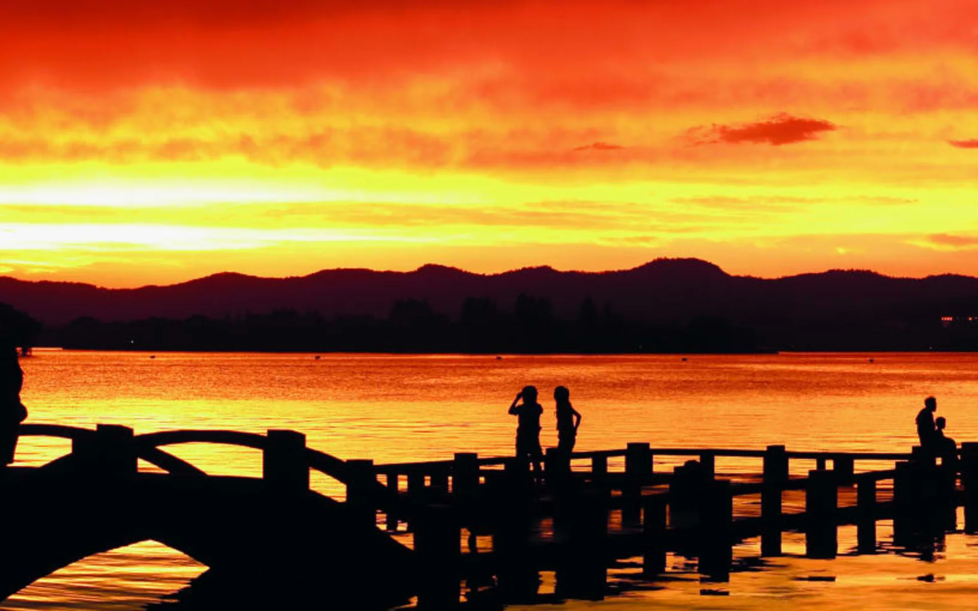 Tongli - Suzhou - Hangzhou Tour ab Shanghai: Hangshou: Sunrise at the lake